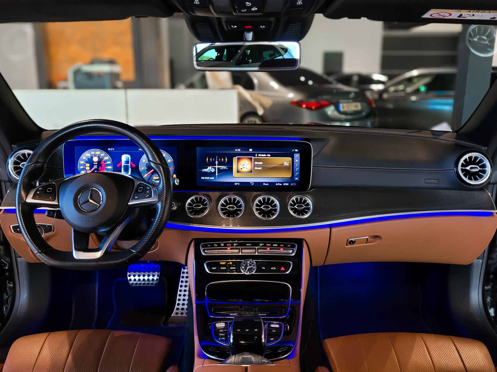 Mercedes-Benz E-Klasse Cabrio 200 AMG Premium Plus Foto 35