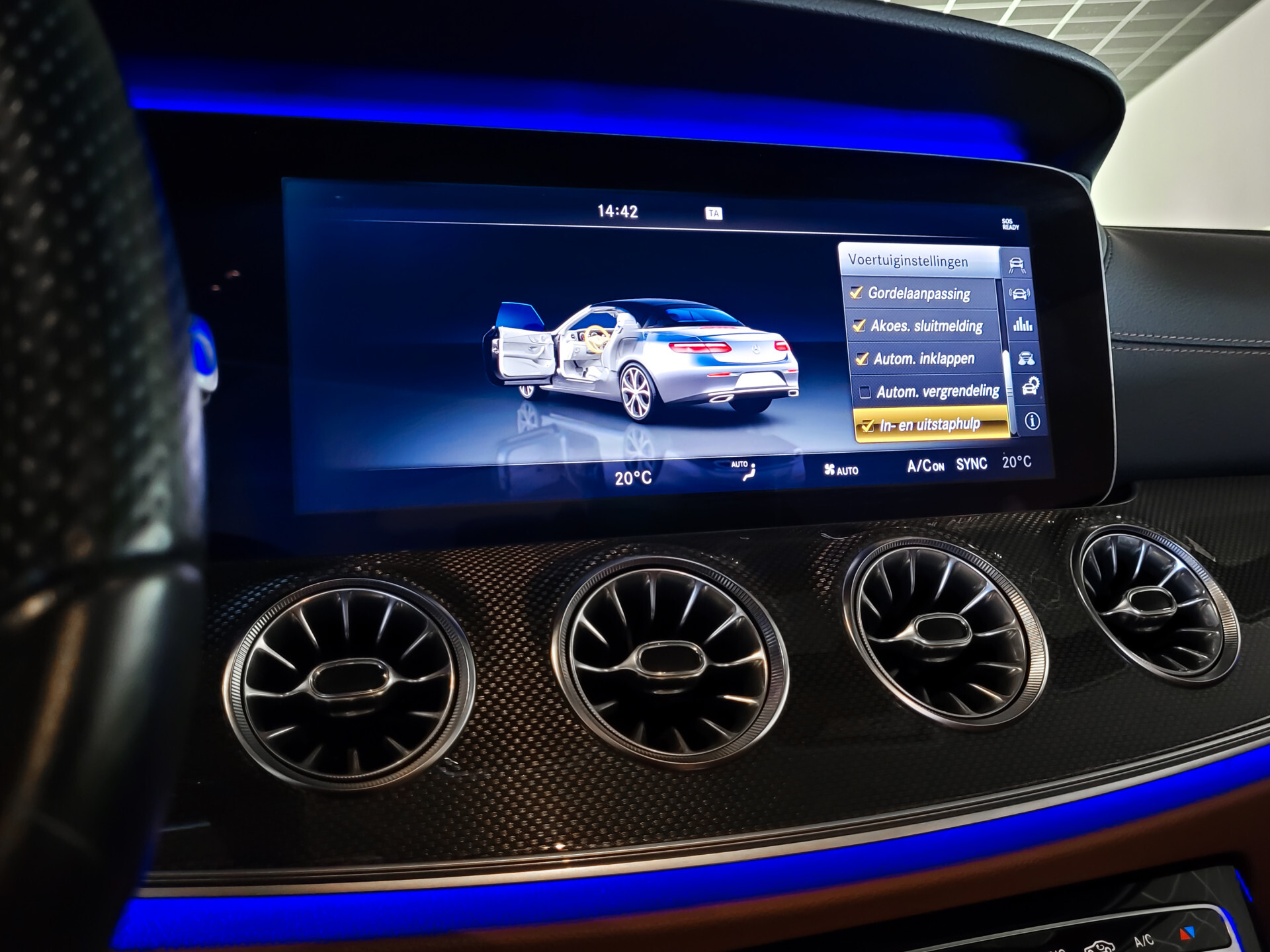 Mercedes-Benz E-Klasse Cabrio 200 AMG Premium Plus Foto 38