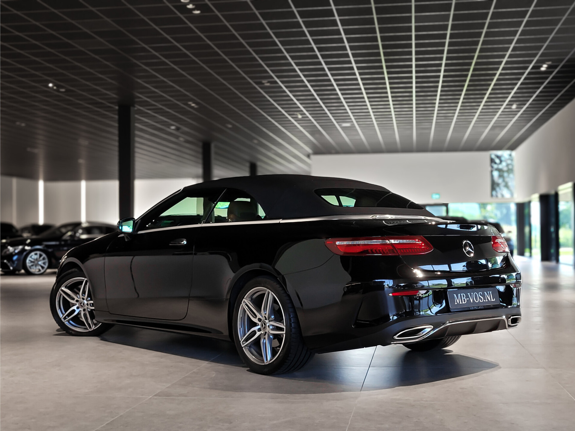 Mercedes-Benz E-Klasse Cabrio 200 AMG Premium Plus Foto 4