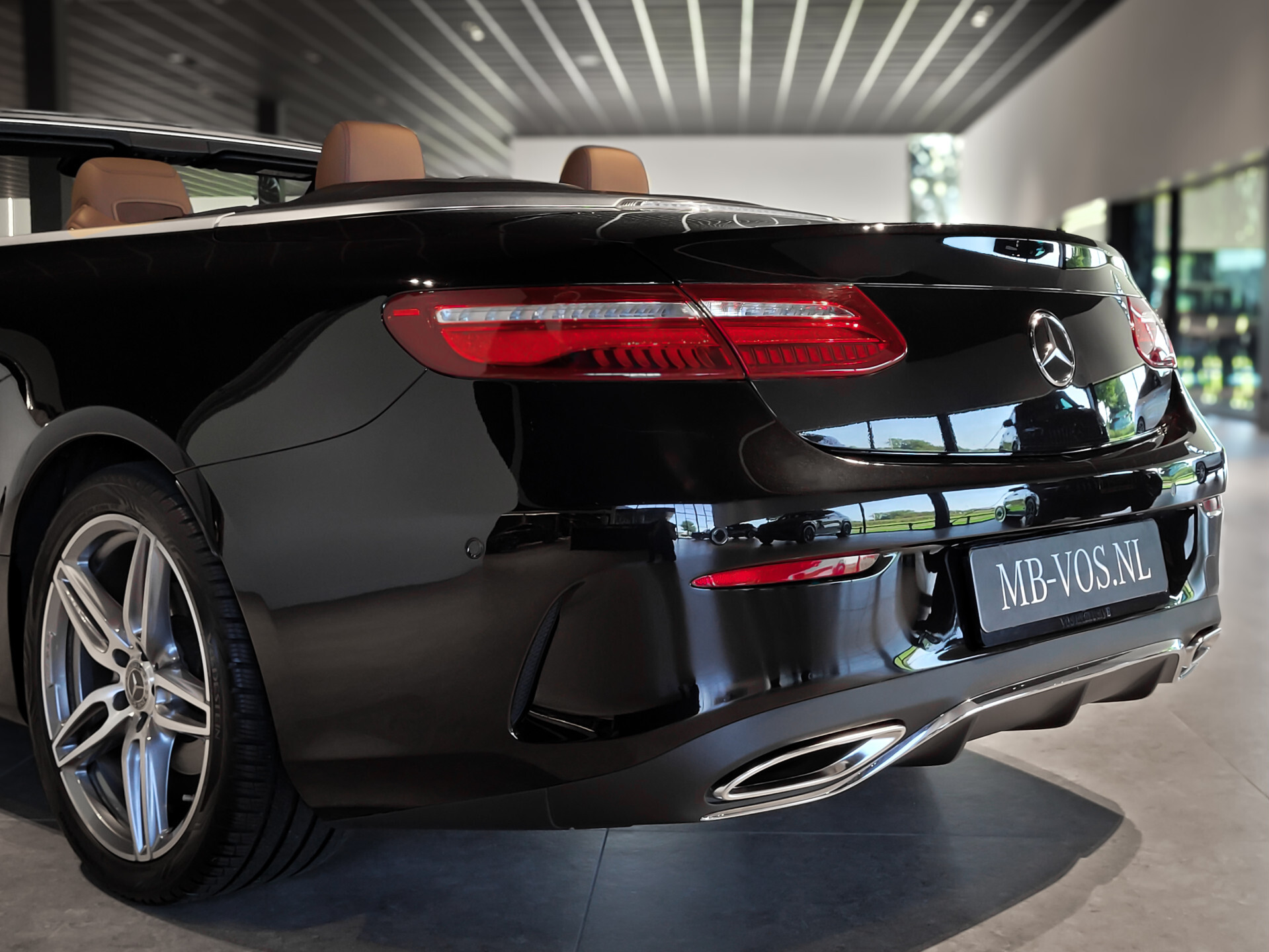 Mercedes-Benz E-Klasse Cabrio 200 AMG Premium Plus Foto 45