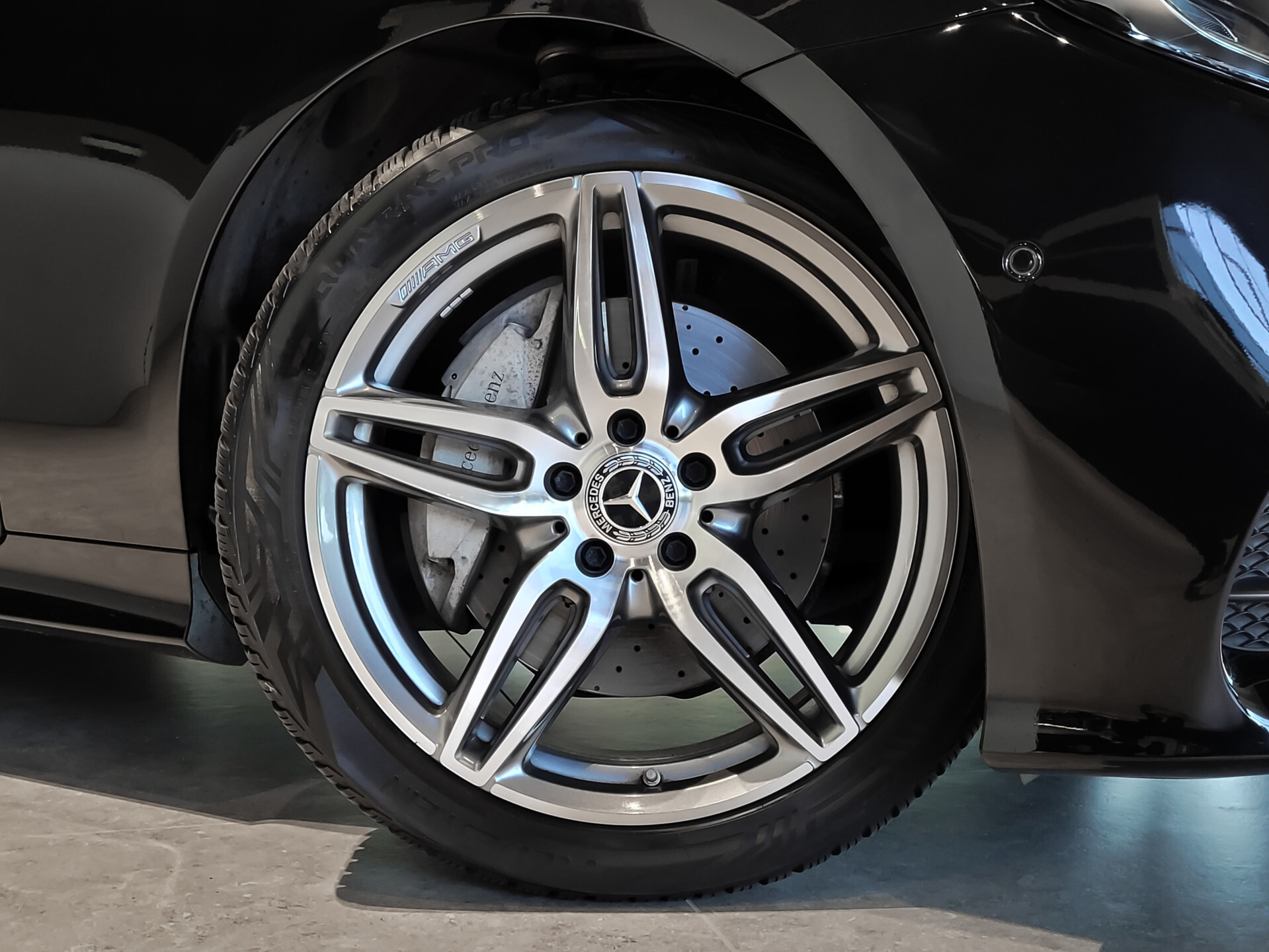 Mercedes-Benz E-Klasse Cabrio 200 AMG Premium Plus Foto 46