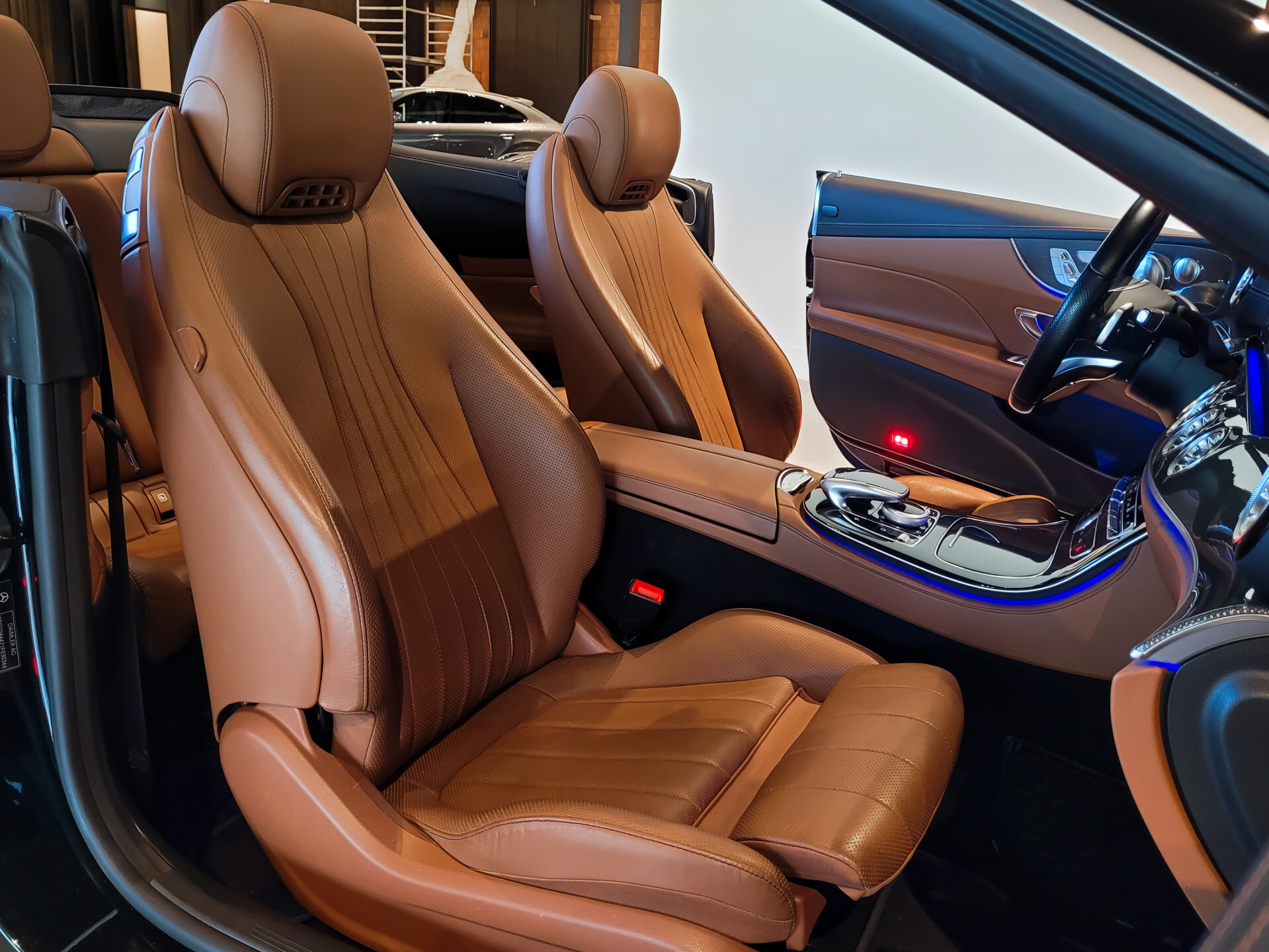 Mercedes-Benz E-Klasse Cabrio 200 AMG Premium Plus Foto 8