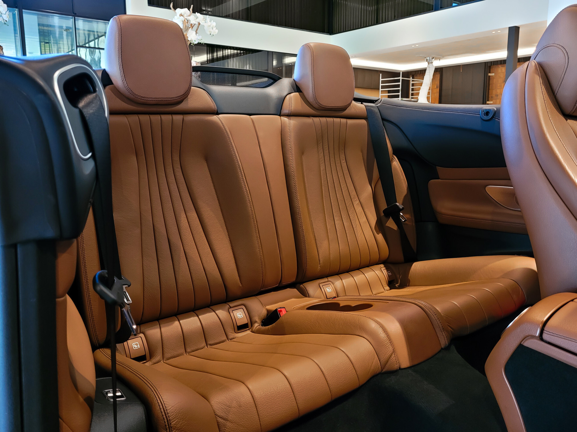 Mercedes-Benz E-Klasse Cabrio 200 AMG Premium Plus Foto 9