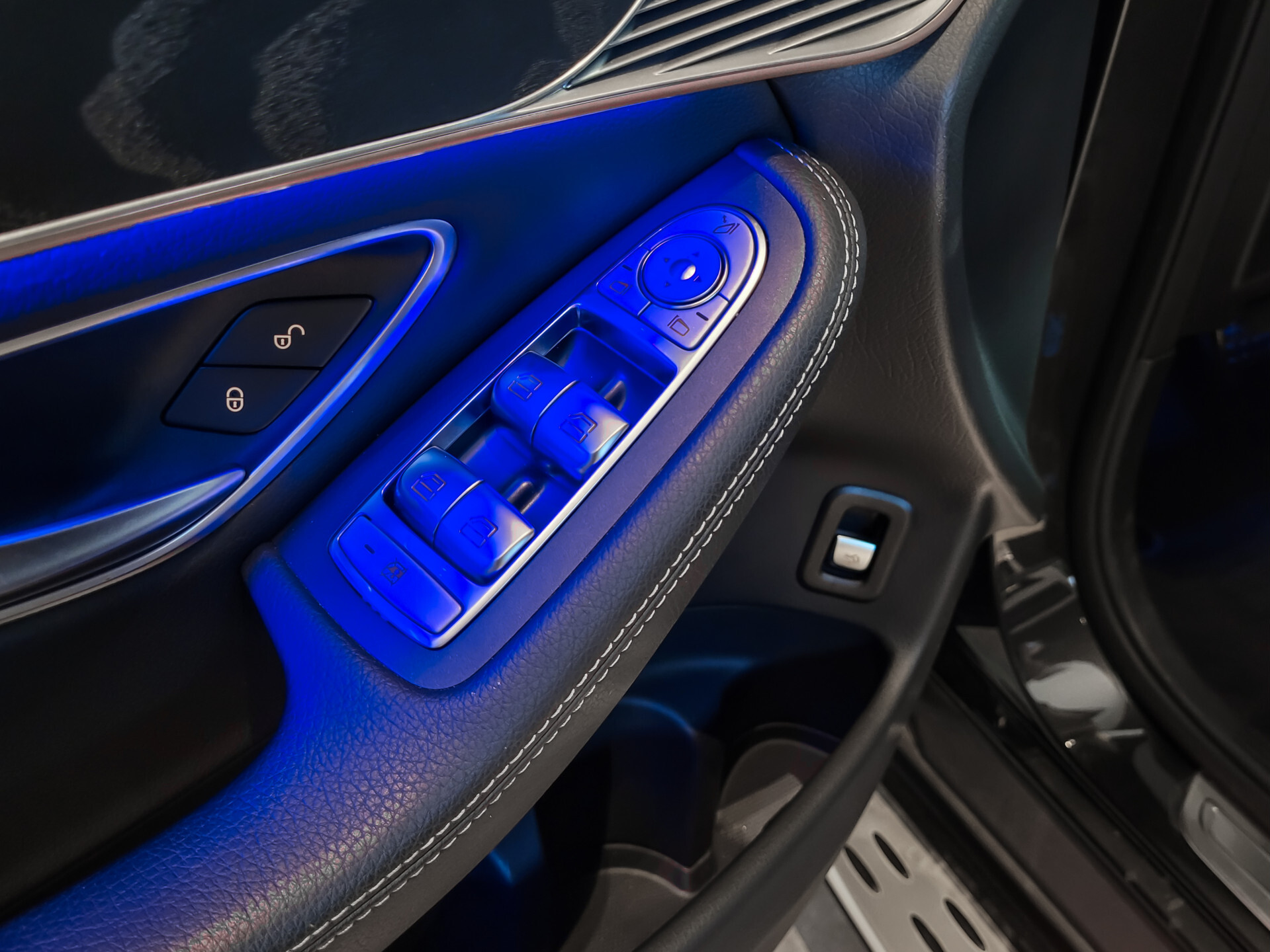 Mercedes-Benz EQC 400 4M AMG Rij-assistentie | Schuifdak | Burmester | 21"AMG | Trekhaak | Treeplanken Foto 11