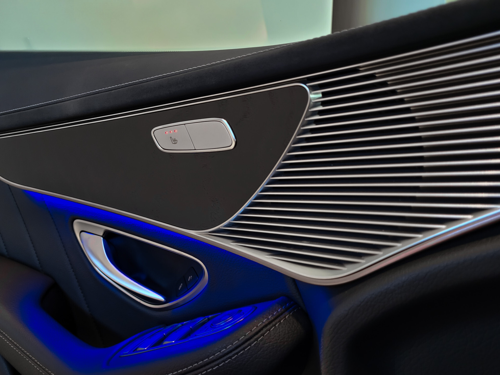 Mercedes-Benz EQC 400 4M AMG Rij-assistentie | Schuifdak | Burmester | 21"AMG | Trekhaak | Treeplanken Foto 13