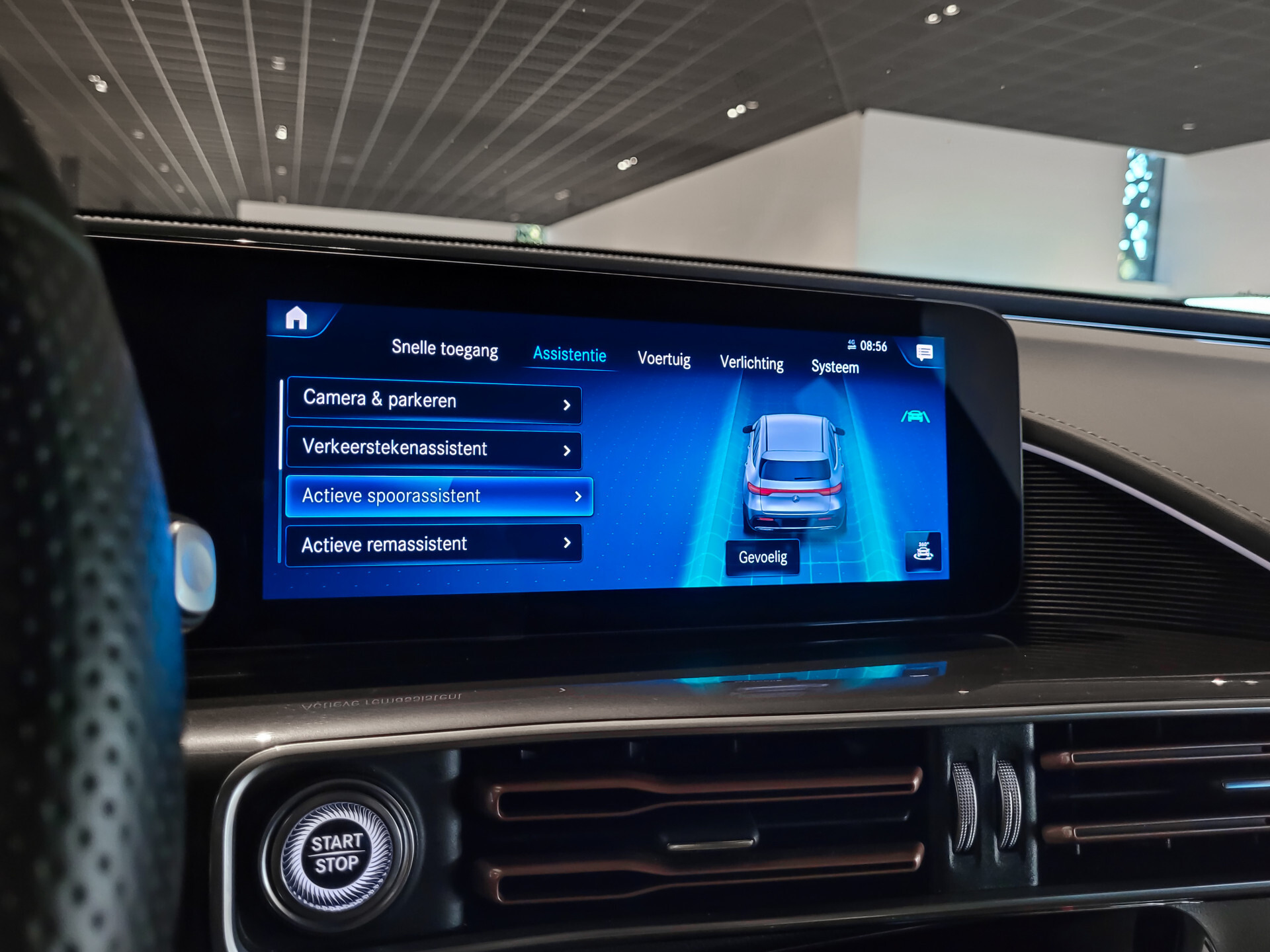 Mercedes-Benz EQC 400 4M AMG Rij-assistentie | Schuifdak | Burmester | 21"AMG | Trekhaak | Treeplanken Foto 14