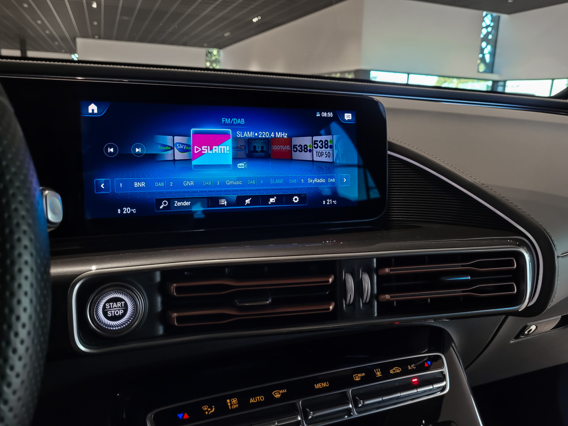 Mercedes-Benz EQC 400 4M AMG Rij-assistentie | Schuifdak | Burmester | 21"AMG | Trekhaak | Treeplanken Foto 15