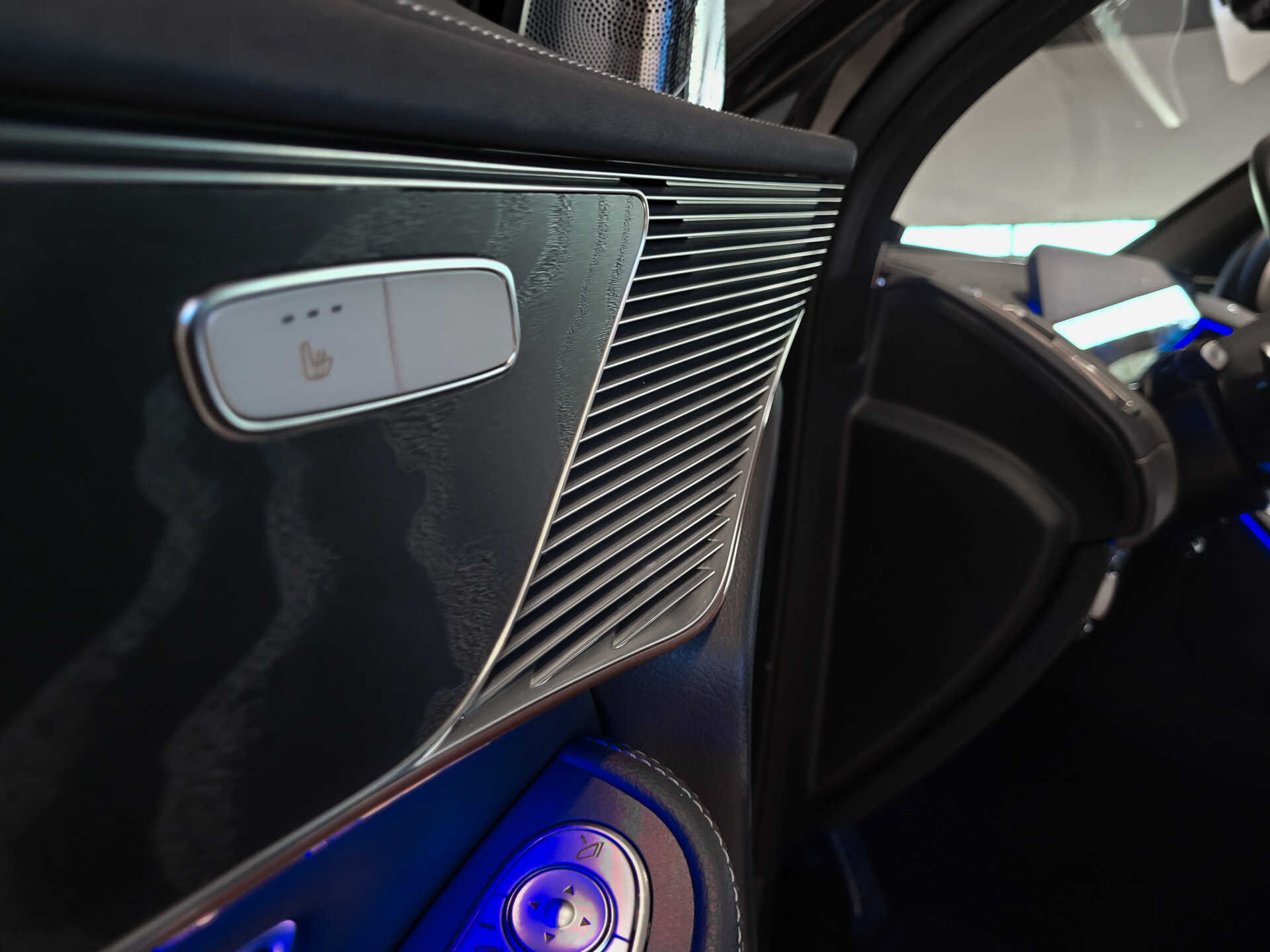 Mercedes-Benz EQC 400 4M AMG Rij-assistentie | Schuifdak | Burmester | 21"AMG | Trekhaak | Treeplanken Foto 19