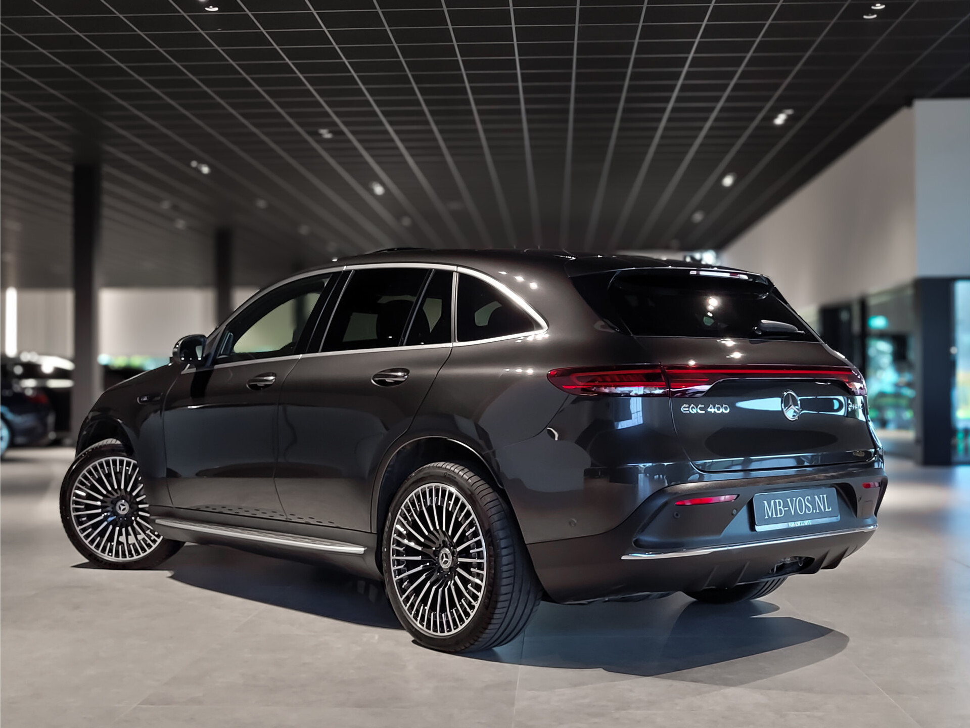 Mercedes-Benz EQC 400 4M AMG Rij-assistentie | Schuifdak | Burmester | 21"AMG | Trekhaak | Treeplanken Foto 2