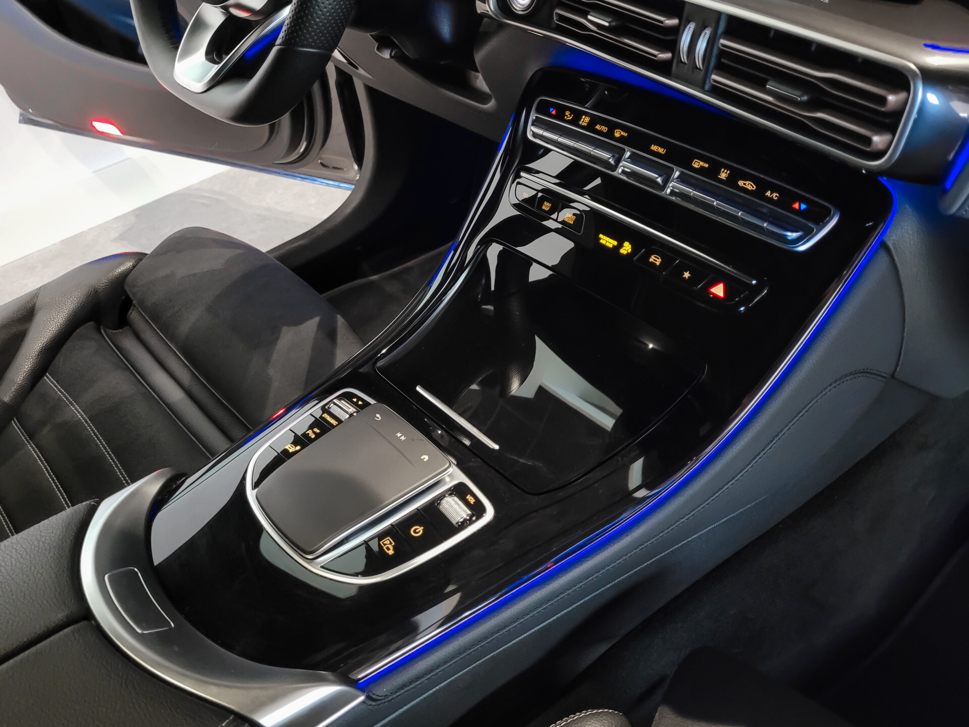 Mercedes-Benz EQC 400 4M AMG Rij-assistentie | Schuifdak | Burmester | 21"AMG | Trekhaak | Treeplanken Foto 21