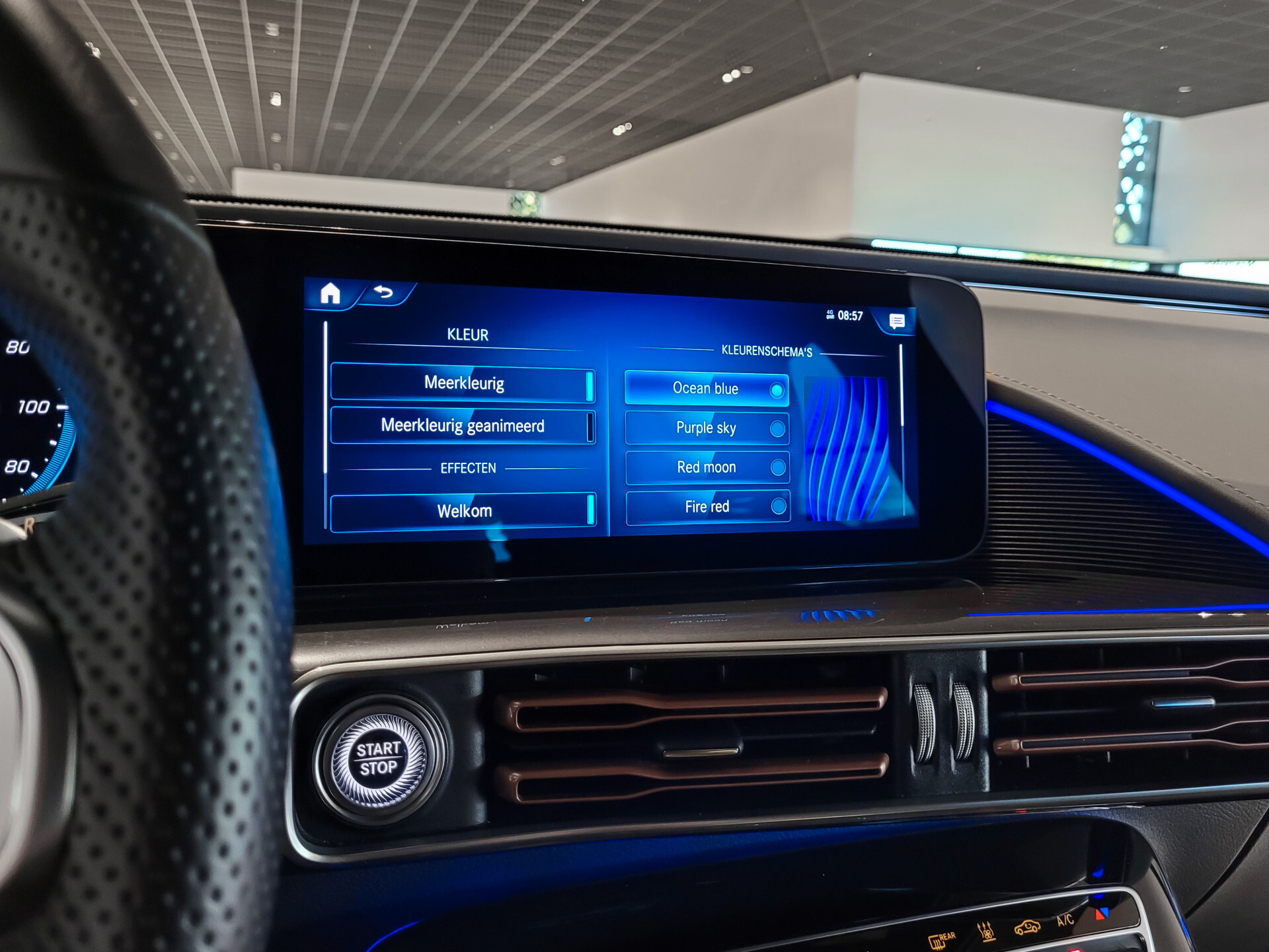 Mercedes-Benz EQC 400 4M AMG Rij-assistentie | Schuifdak | Burmester | 21"AMG | Trekhaak | Treeplanken Foto 24