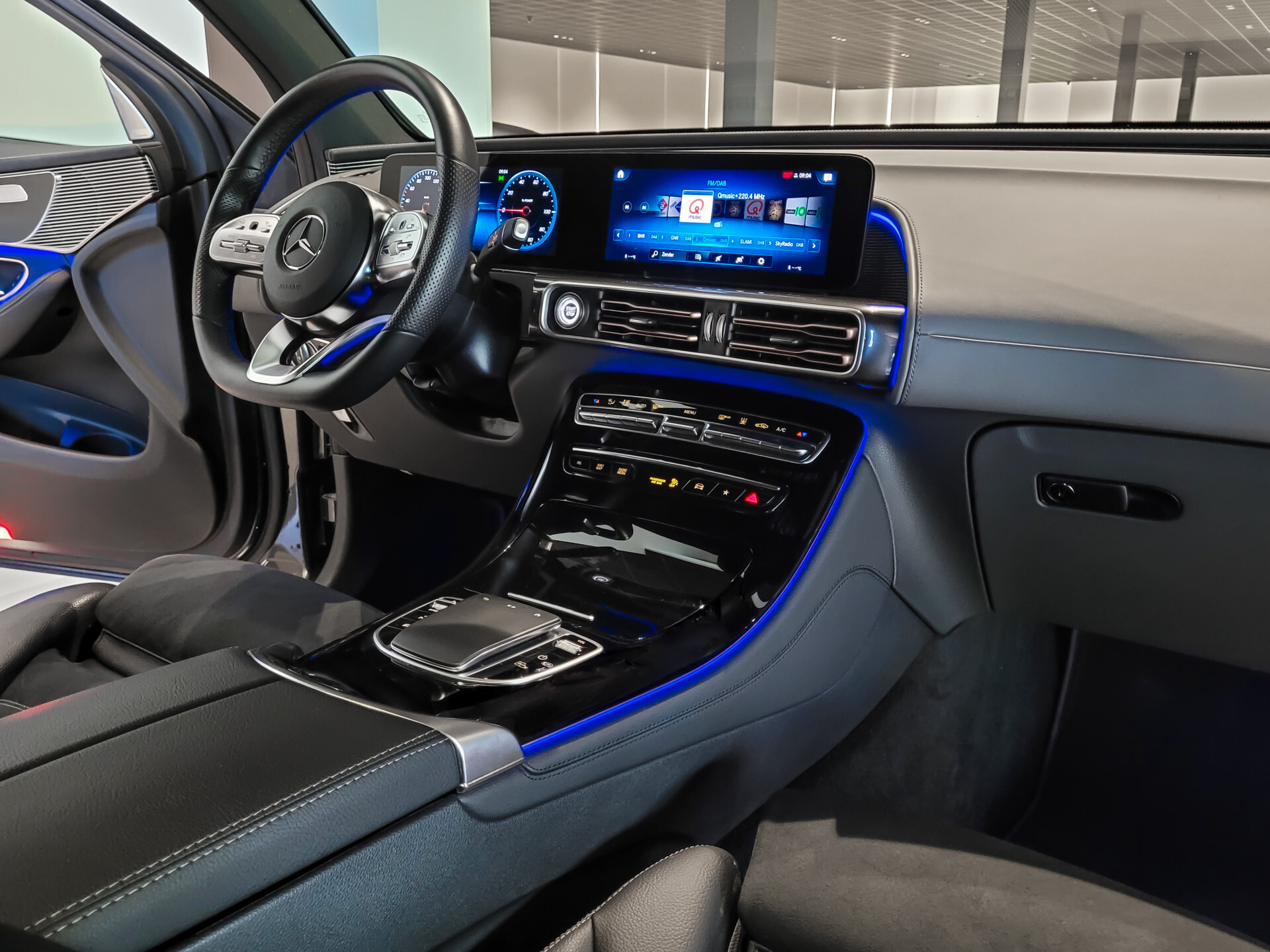 Mercedes-Benz EQC 400 4M AMG Rij-assistentie | Schuifdak | Burmester | 21"AMG | Trekhaak | Treeplanken Foto 27