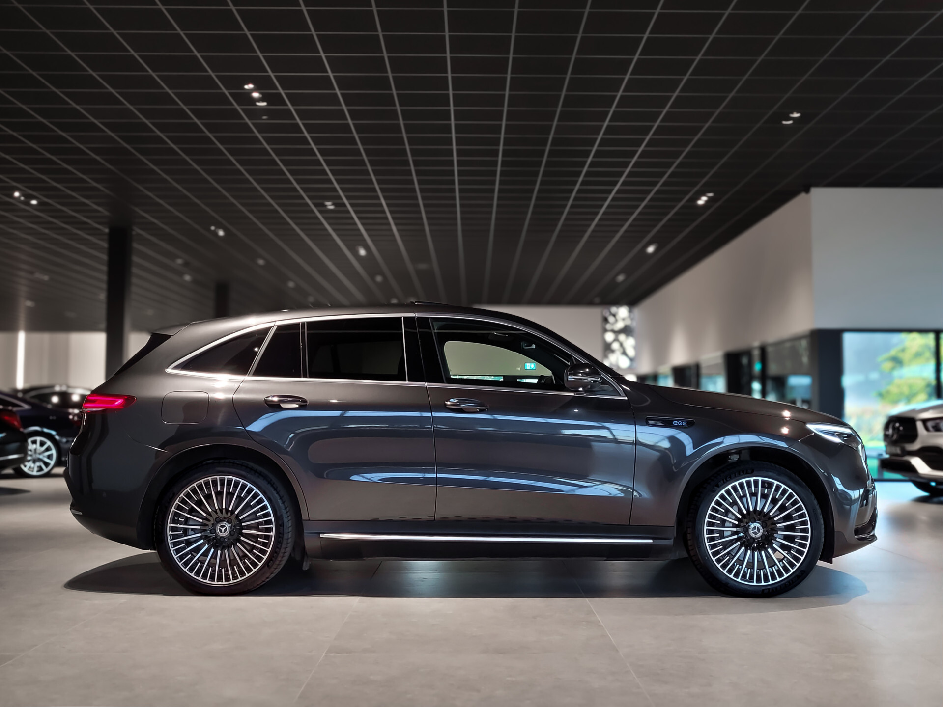 Mercedes-Benz EQC 400 4M AMG Rij-assistentie | Schuifdak | Burmester | 21"AMG | Trekhaak | Treeplanken Foto 3