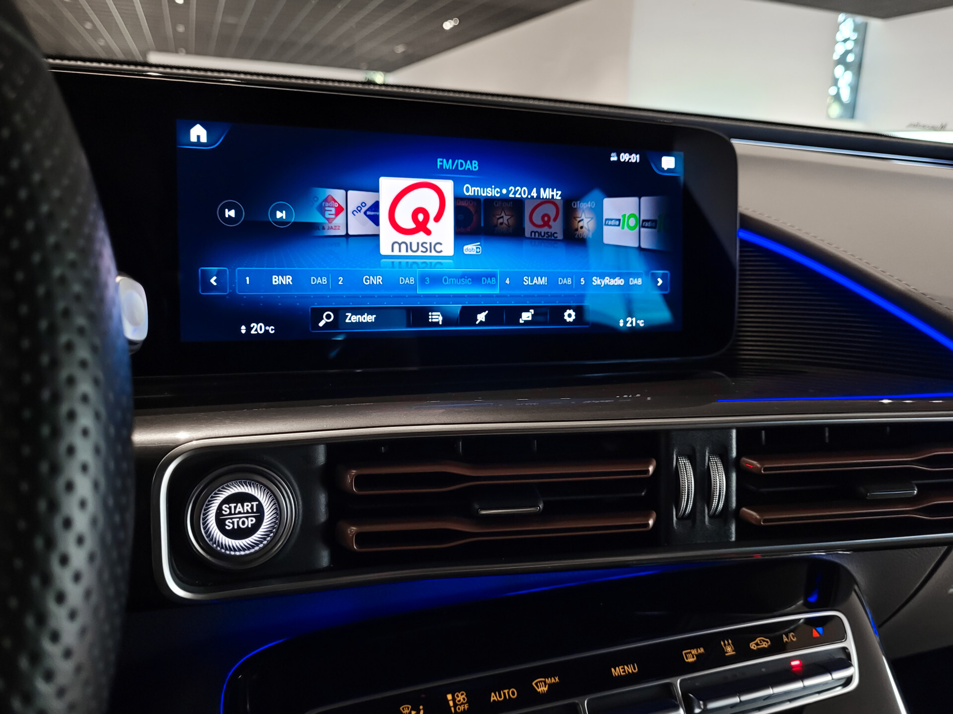 Mercedes-Benz EQC 400 4M AMG Rij-assistentie | Schuifdak | Burmester | 21"AMG | Trekhaak | Treeplanken Foto 32