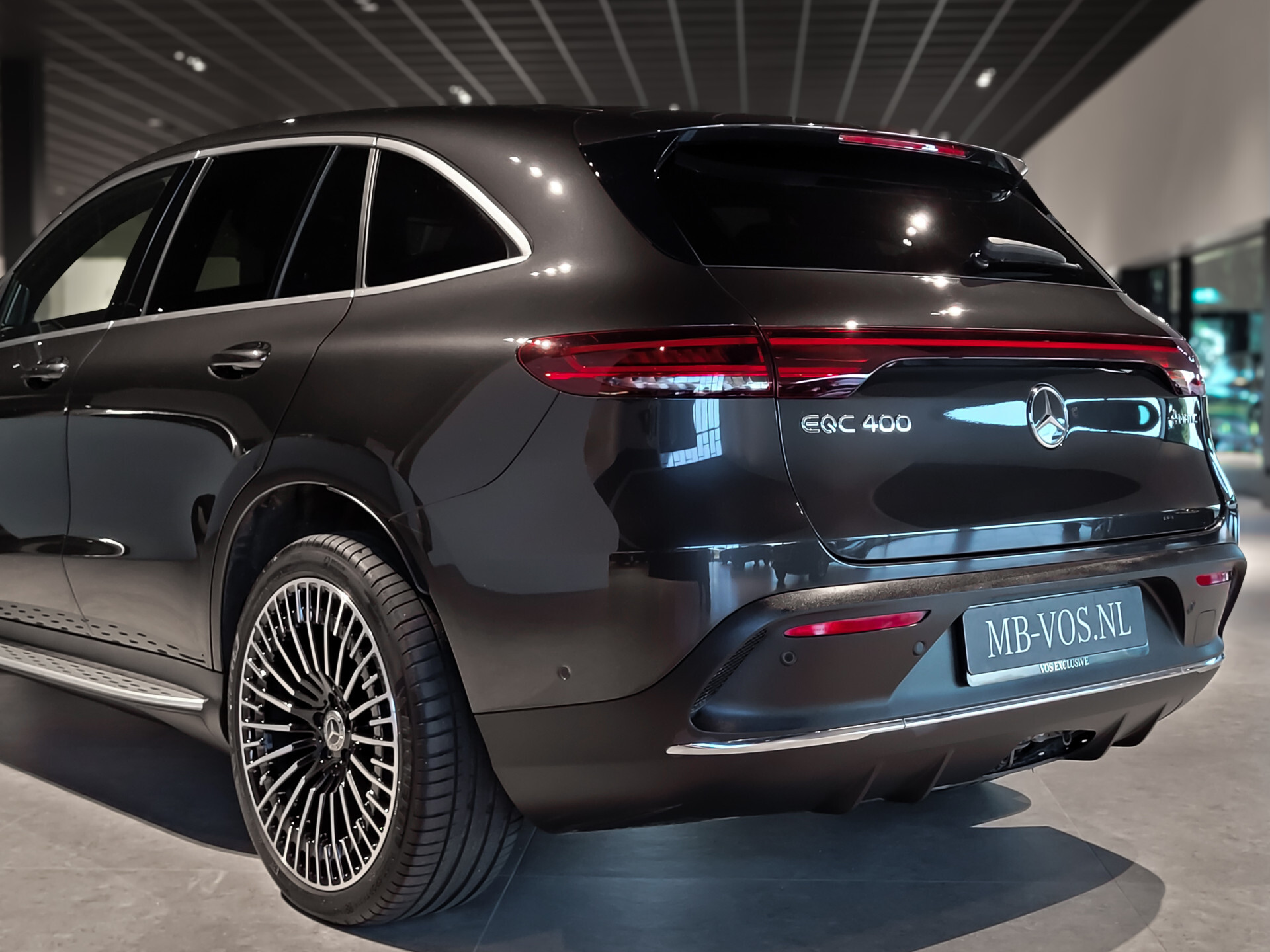 Mercedes-Benz EQC 400 4M AMG Rij-assistentie | Schuifdak | Burmester | 21"AMG | Trekhaak | Treeplanken Foto 35