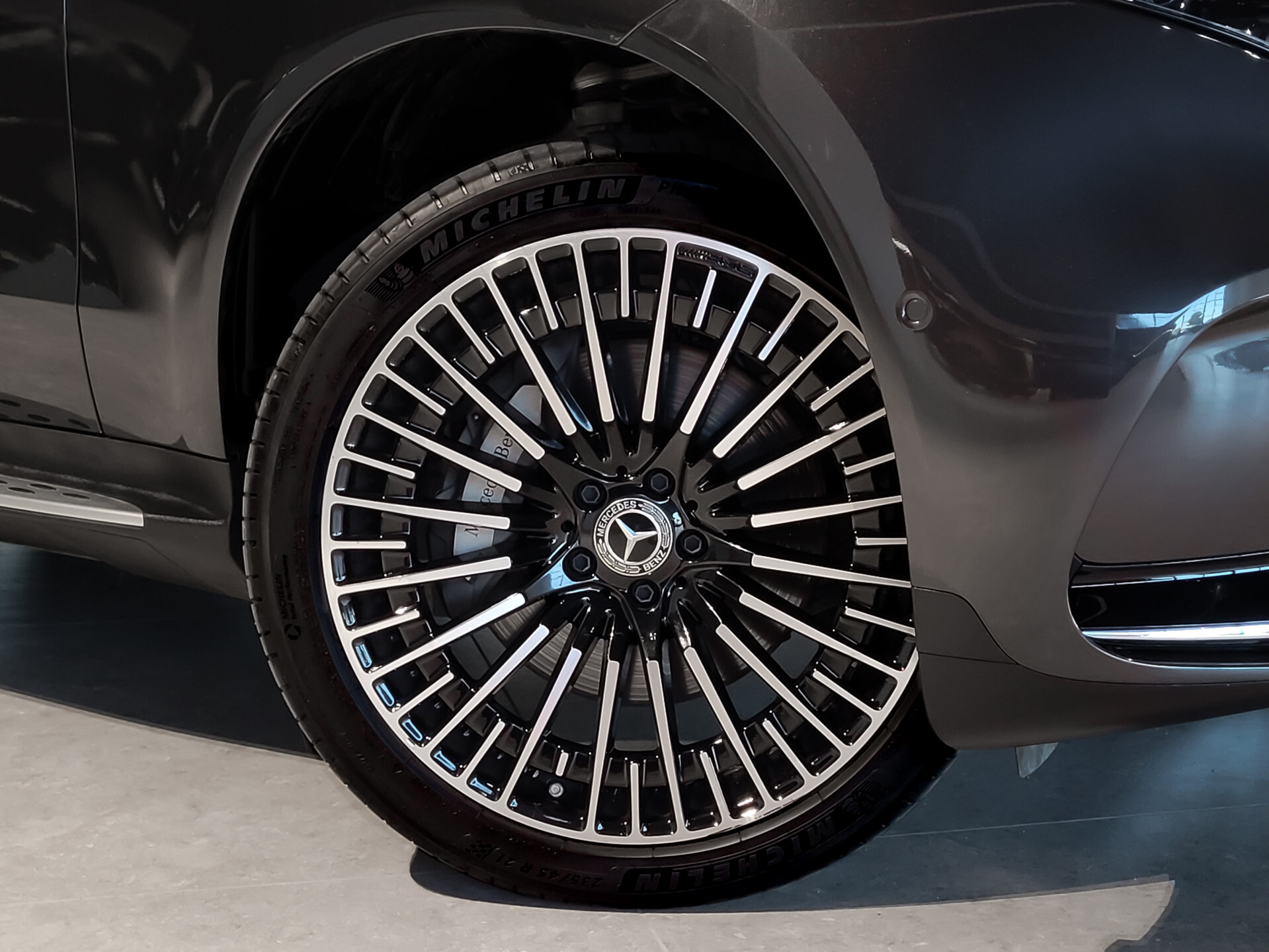 Mercedes-Benz EQC 400 4M AMG Rij-assistentie | Schuifdak | Burmester | 21"AMG | Trekhaak | Treeplanken Foto 36