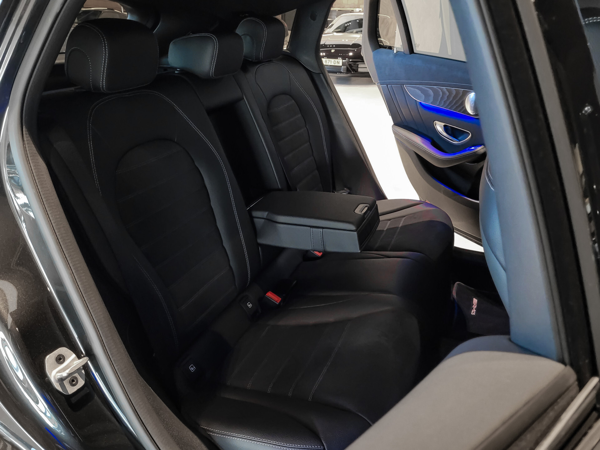 Mercedes-Benz EQC 400 4M AMG Rij-assistentie | Schuifdak | Burmester | 21"AMG | Trekhaak | Treeplanken Foto 7