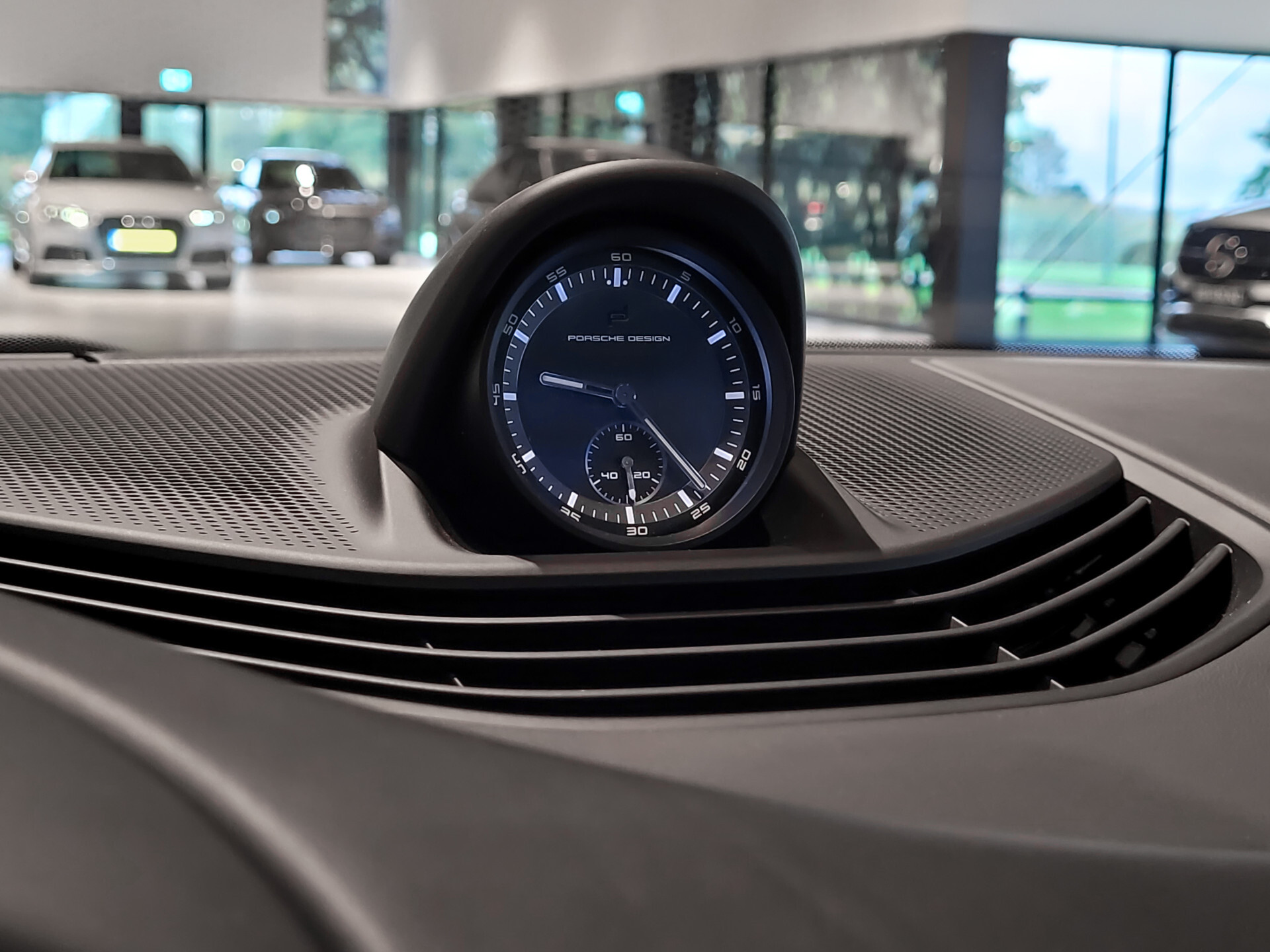 Porsche Taycan Sport Turismo GTS 517 pk 93 kWh Achterasbesturing | HUD | Entry&Drive | Innodrive/Passenger display | Panoramadak | Carbon Foto 18