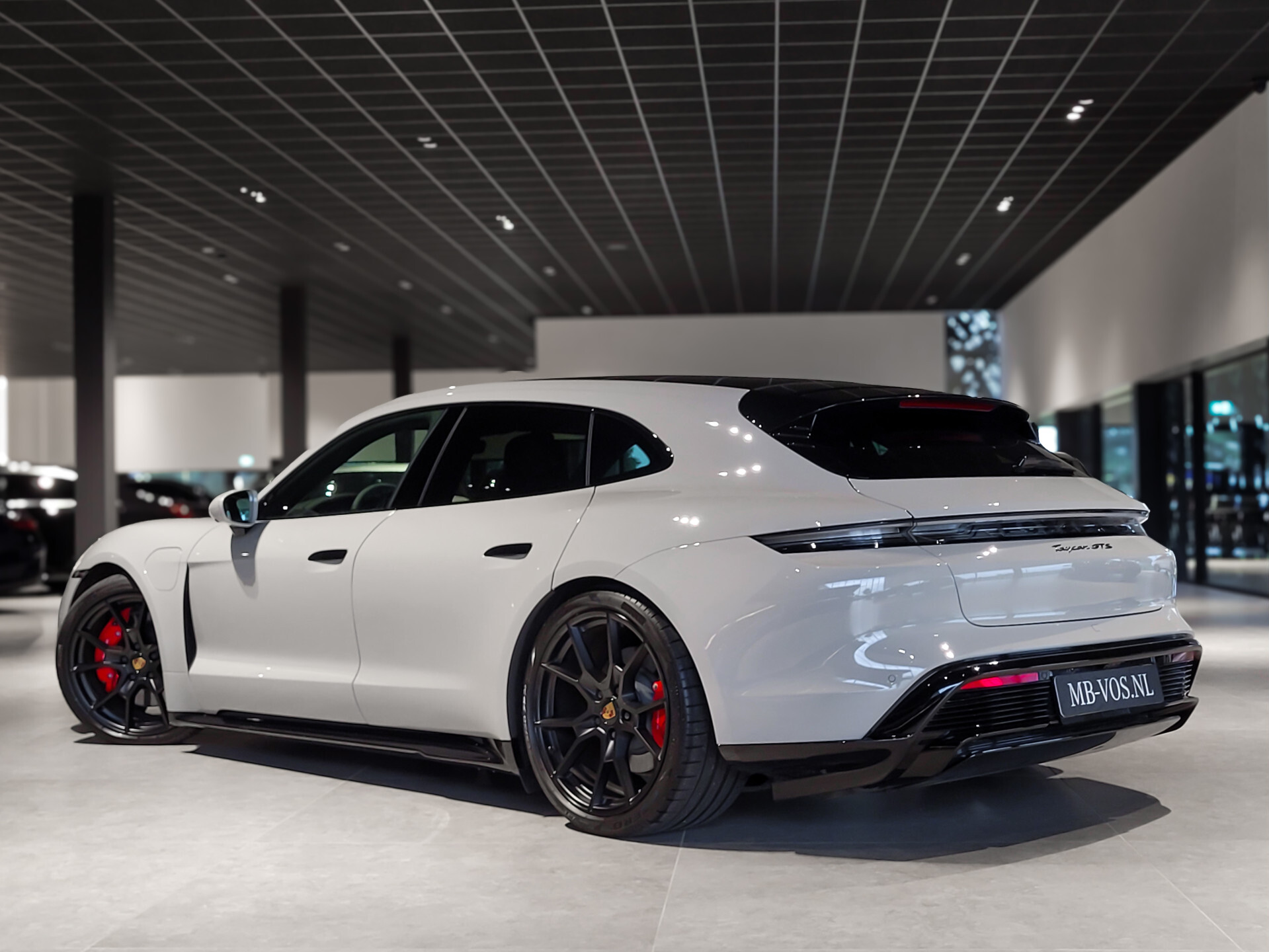 Porsche Taycan Sport Turismo GTS 517 pk 93 kWh Achterasbesturing | HUD | Entry&Drive | Innodrive/Passenger display | Panoramadak | Carbon Foto 2