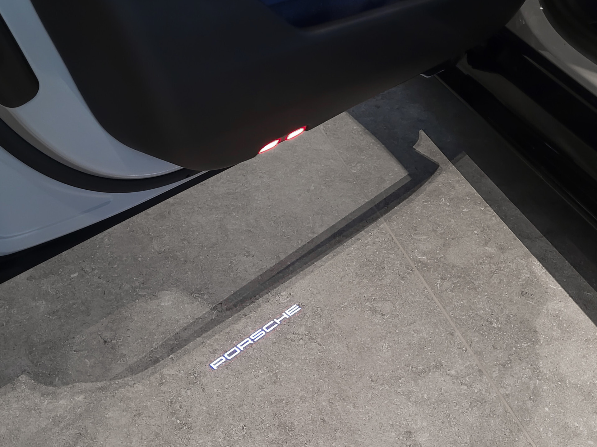 Porsche Taycan Sport Turismo GTS 517 pk 93 kWh Achterasbesturing | HUD | Entry&Drive | Innodrive/Passenger display | Panoramadak | Carbon Foto 20