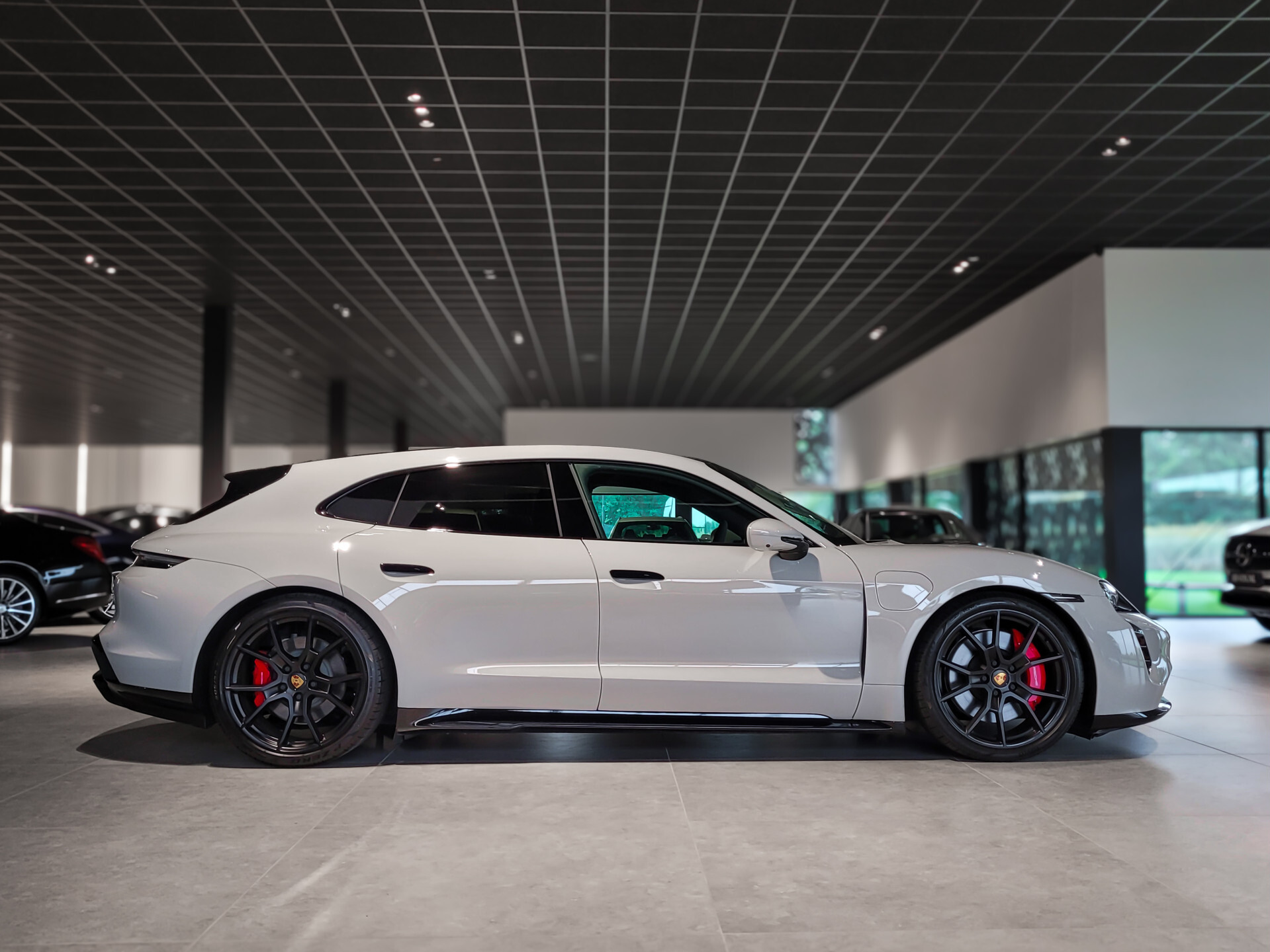 Porsche Taycan Sport Turismo GTS 517 pk 93 kWh Achterasbesturing | HUD | Entry&Drive | Innodrive/Passenger display | Panoramadak | Carbon Foto 3