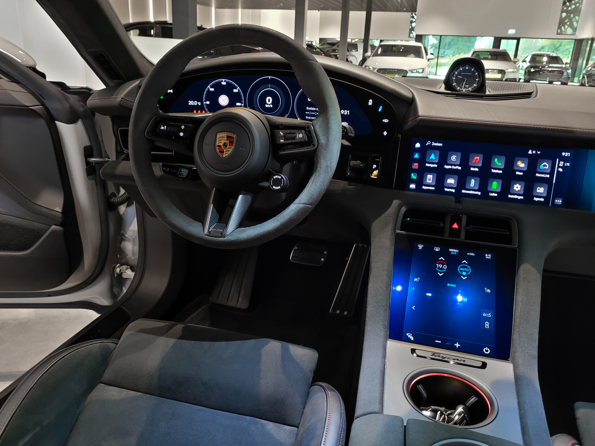 Porsche Taycan Sport Turismo GTS 517 pk 93 kWh Achterasbesturing | HUD | Entry&Drive | Innodrive/Passenger display | Panoramadak | Carbon Foto 37