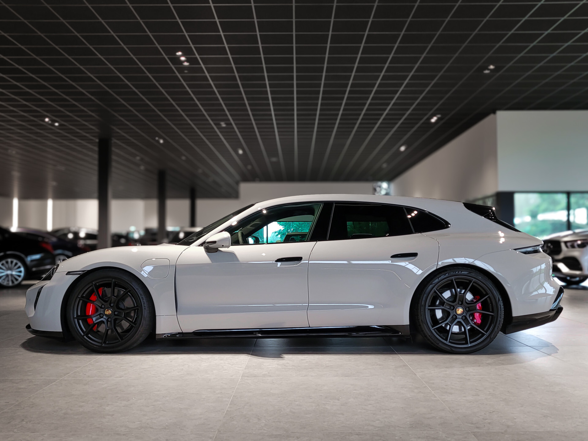 Porsche Taycan Sport Turismo GTS 517 pk 93 kWh Achterasbesturing | HUD | Entry&Drive | Innodrive/Passenger display | Panoramadak | Carbon Foto 4