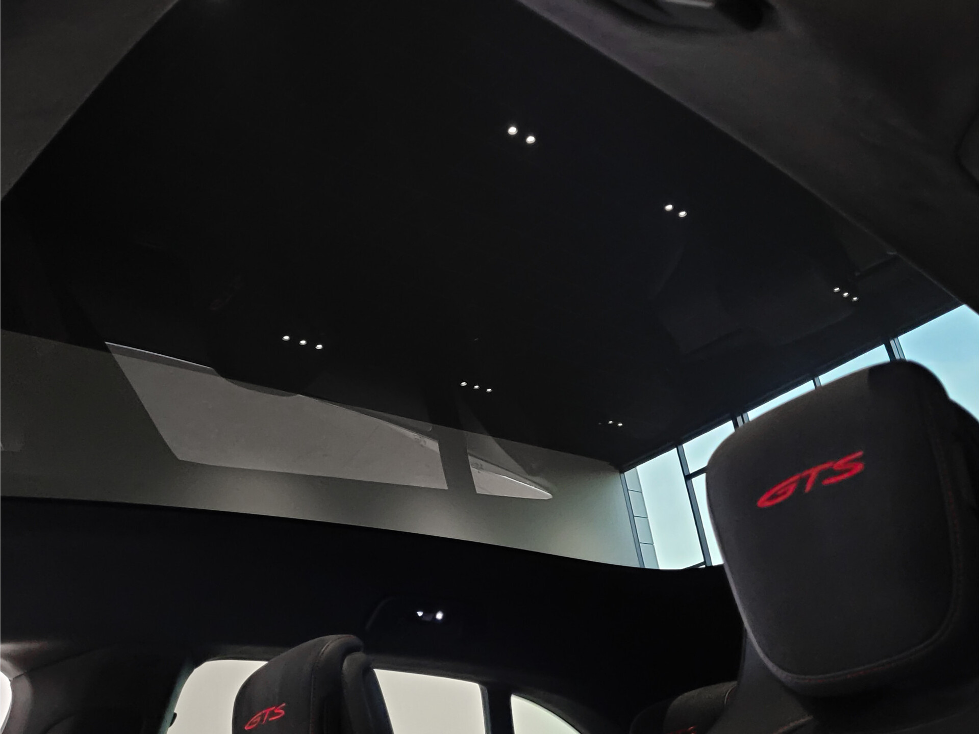 Porsche Taycan Sport Turismo GTS 517 pk 93 kWh Achterasbesturing | HUD | Entry&Drive | Innodrive/Passenger display | Panoramadak | Carbon Foto 41