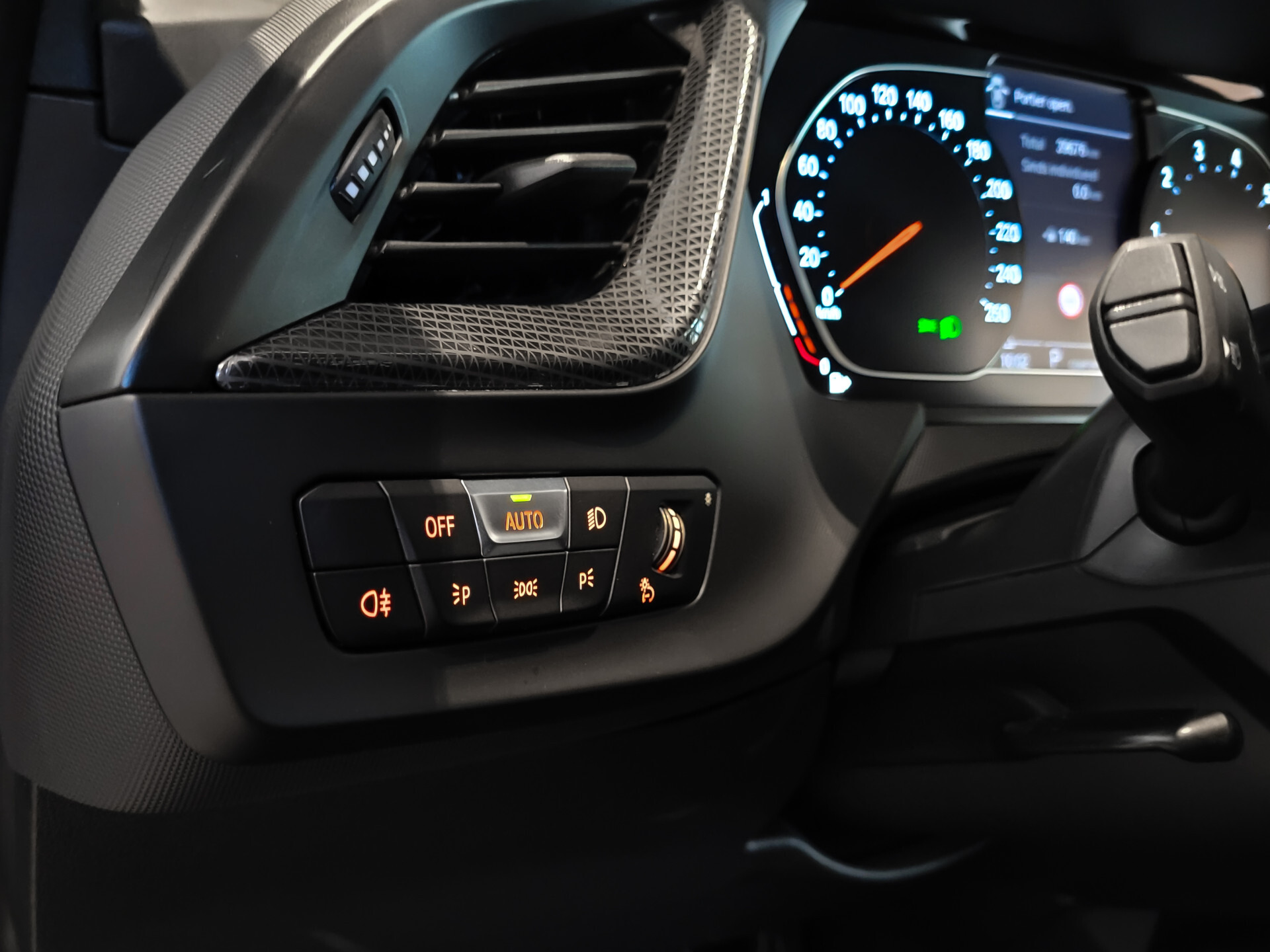 BMW 1-serie M135i xDrive Performance | Aerodynamica | Sportstoelen | Harman-Kardon | Active Guard | LED Foto 14