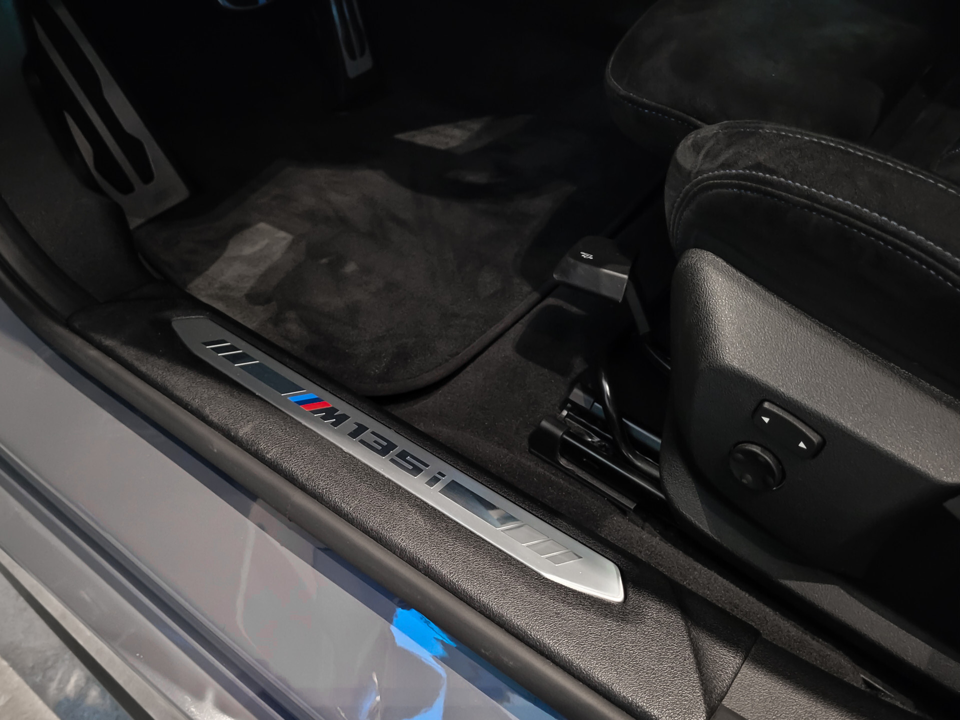 BMW 1-serie M135i xDrive Performance | Aerodynamica | Sportstoelen | Harman-Kardon | Active Guard | LED Foto 16