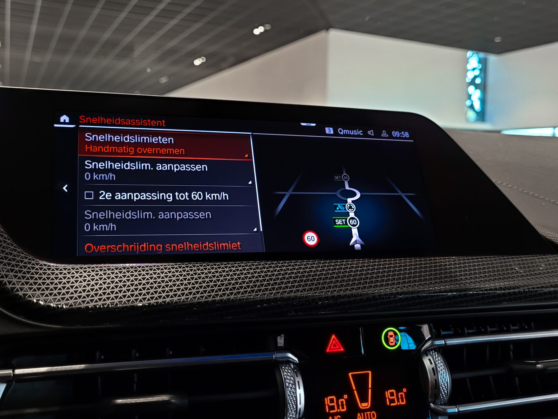 BMW 1-serie M135i xDrive Performance | Aerodynamica | Sportstoelen | Harman-Kardon | Active Guard | LED Foto 17