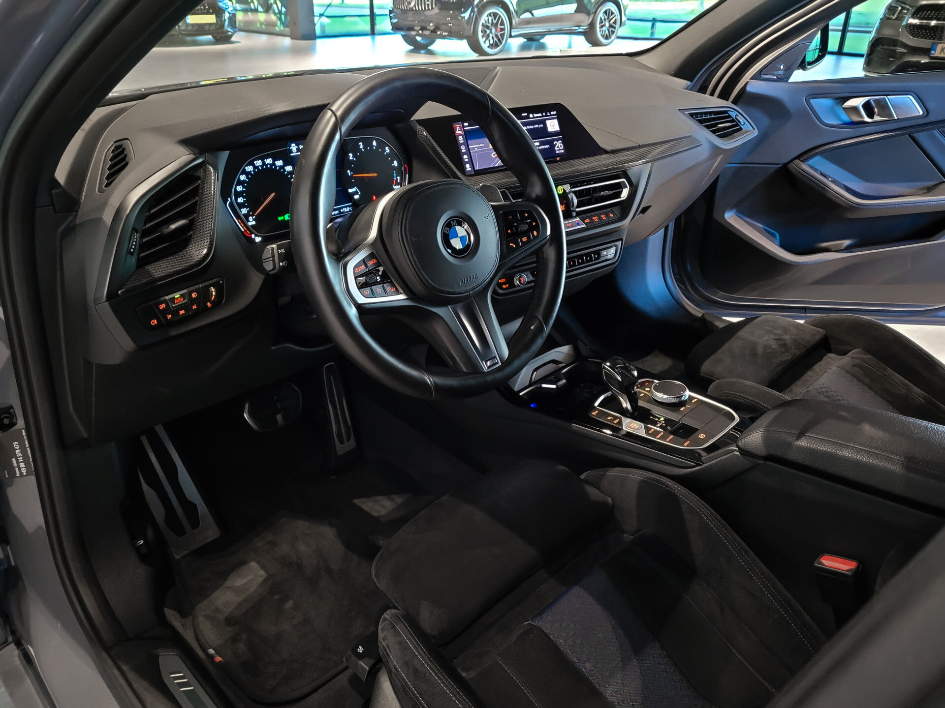 BMW 1-serie M135i xDrive Performance | Aerodynamica | Sportstoelen | Harman-Kardon | Active Guard | LED Foto 18