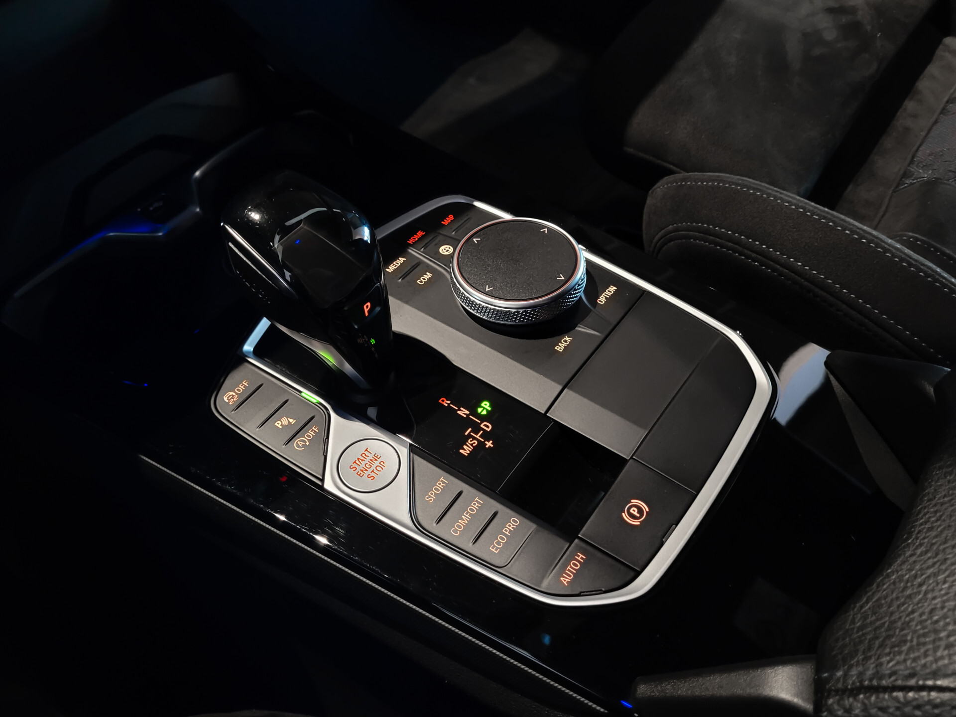 BMW 1-serie M135i xDrive Performance | Aerodynamica | Sportstoelen | Harman-Kardon | Active Guard | LED Foto 22