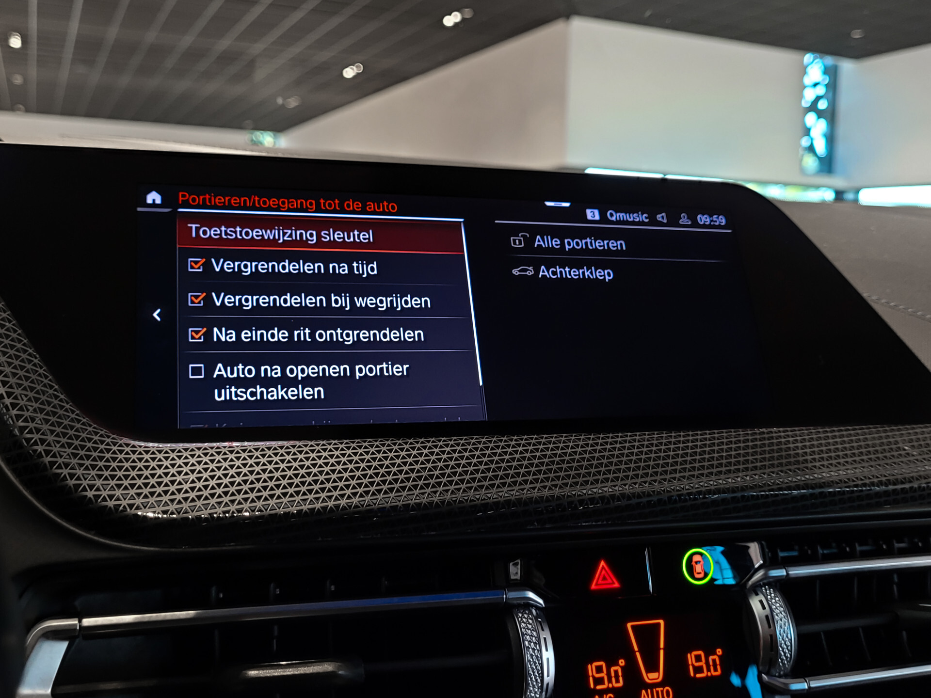 BMW 1-serie M135i xDrive Performance | Aerodynamica | Sportstoelen | Harman-Kardon | Active Guard | LED Foto 23