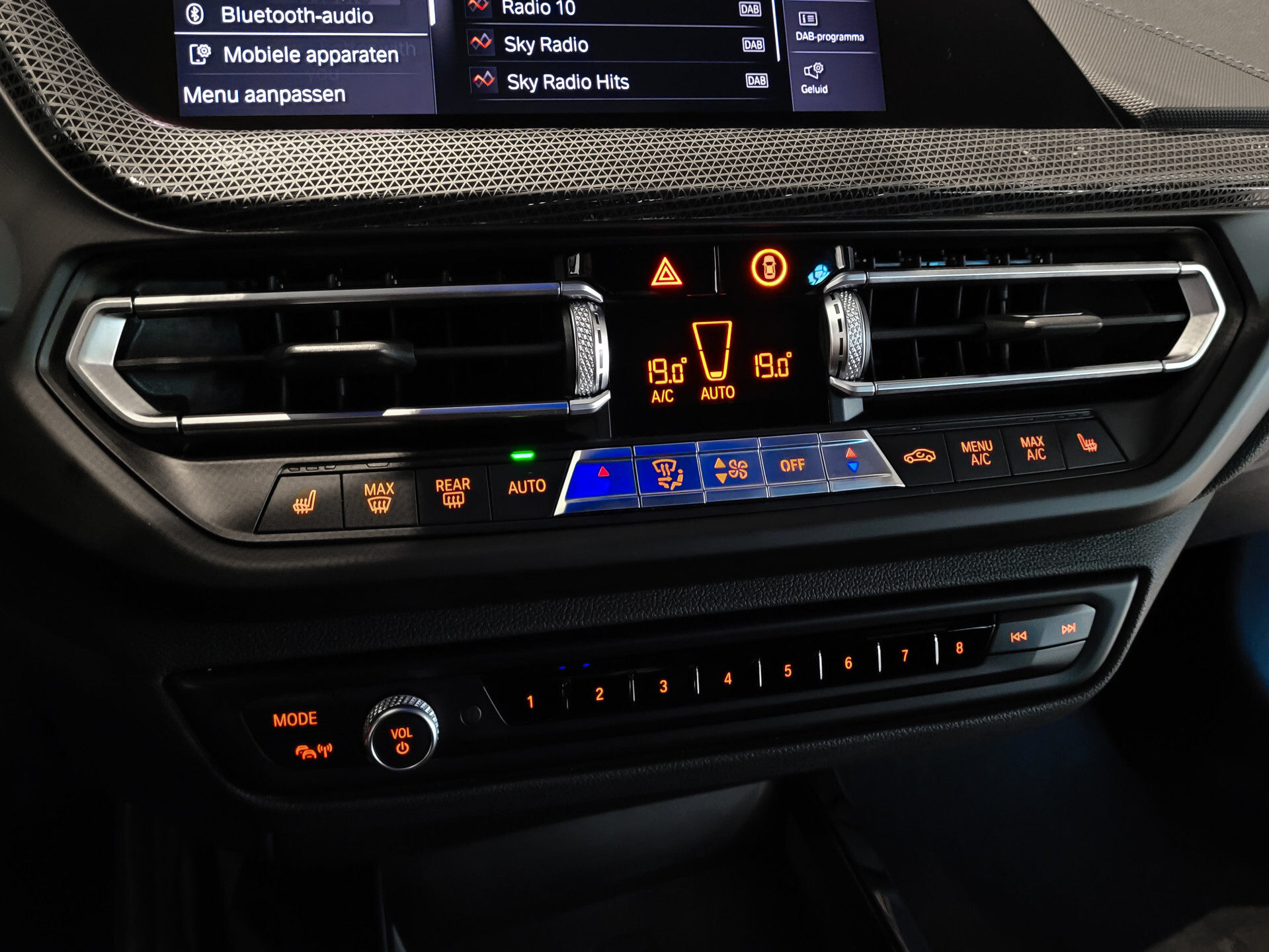 BMW 1-serie M135i xDrive Performance | Aerodynamica | Sportstoelen | Harman-Kardon | Active Guard | LED Foto 24