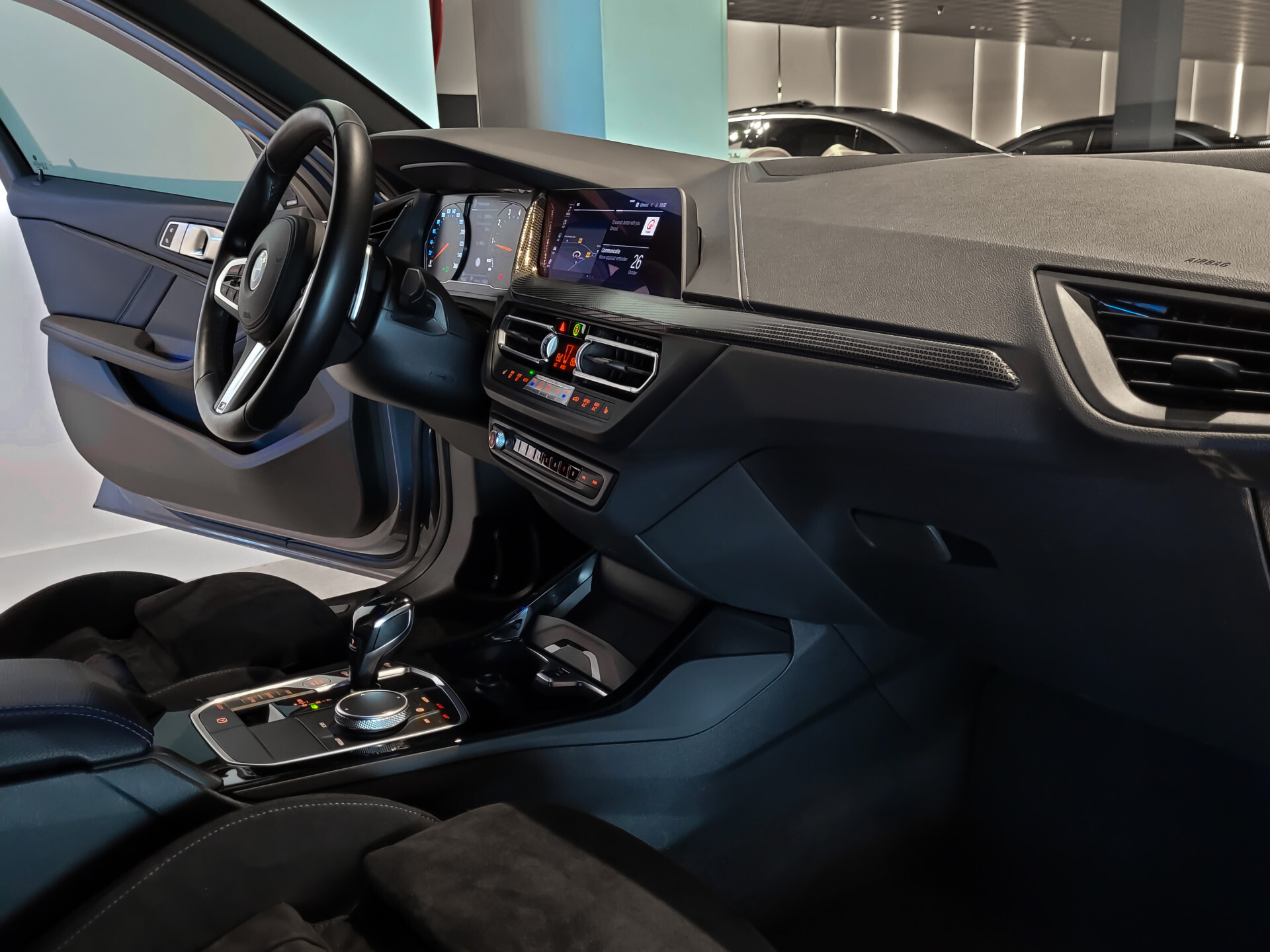 BMW 1-serie M135i xDrive Performance | Aerodynamica | Sportstoelen | Harman-Kardon | Active Guard | LED Foto 26