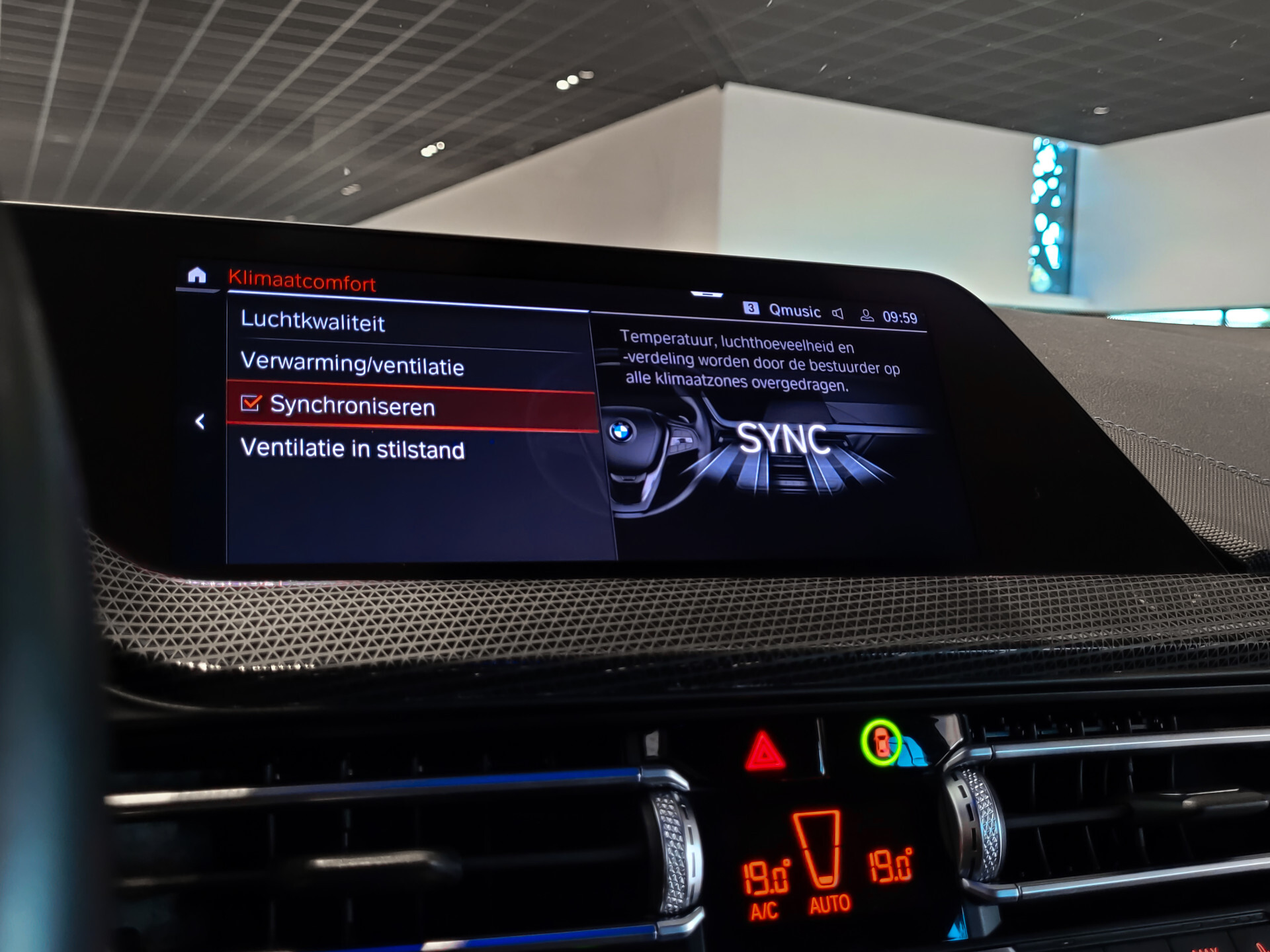 BMW 1-serie M135i xDrive Performance | Aerodynamica | Sportstoelen | Harman-Kardon | Active Guard | LED Foto 27