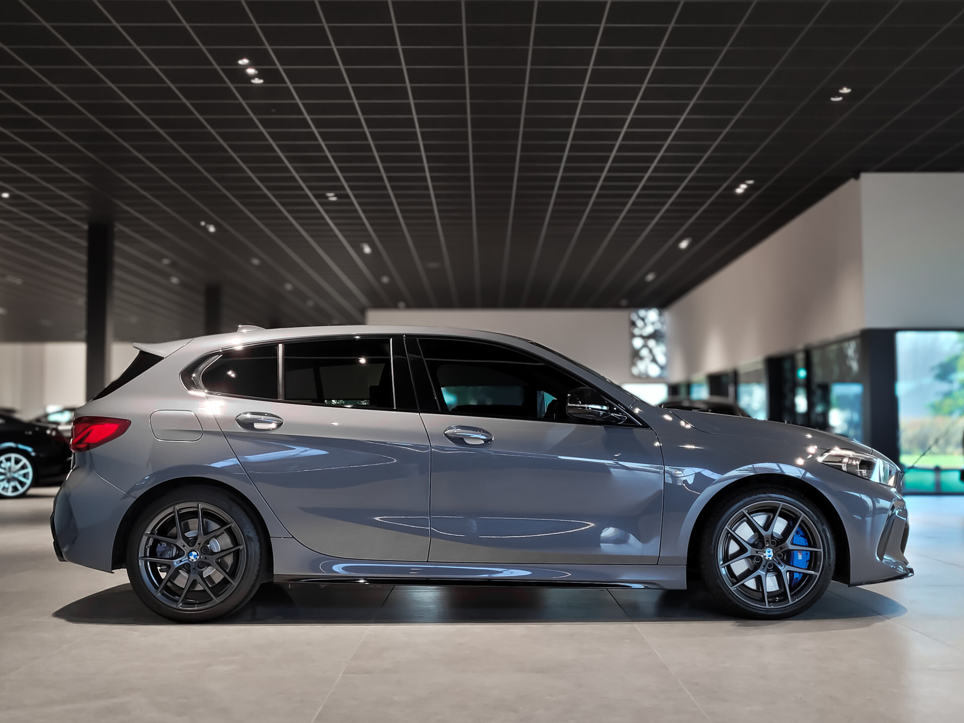 BMW 1-serie M135i xDrive Performance | Aerodynamica | Sportstoelen | Harman-Kardon | Active Guard | LED Foto 3