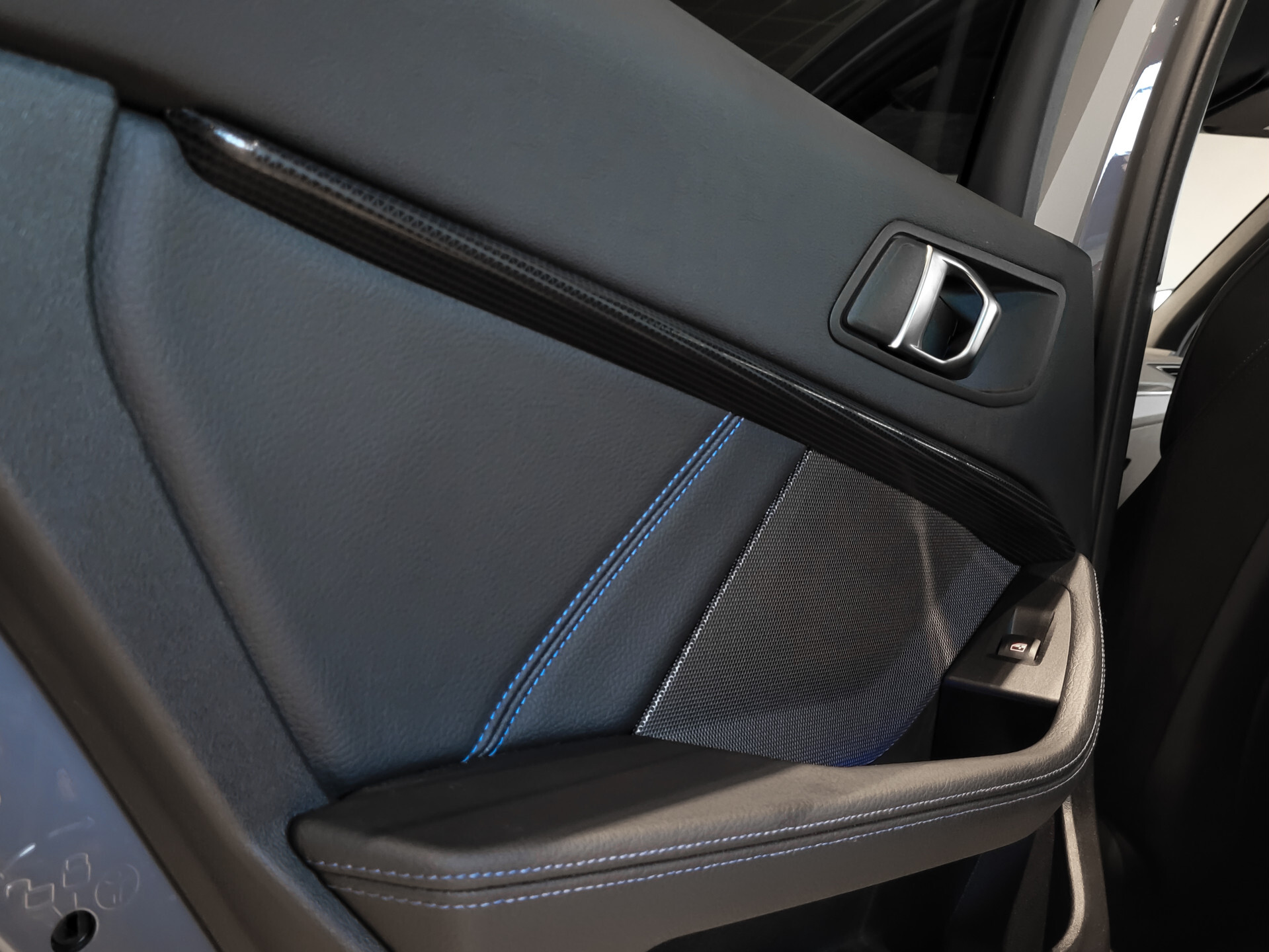 BMW 1-serie M135i xDrive Performance | Aerodynamica | Sportstoelen | Harman-Kardon | Active Guard | LED Foto 30