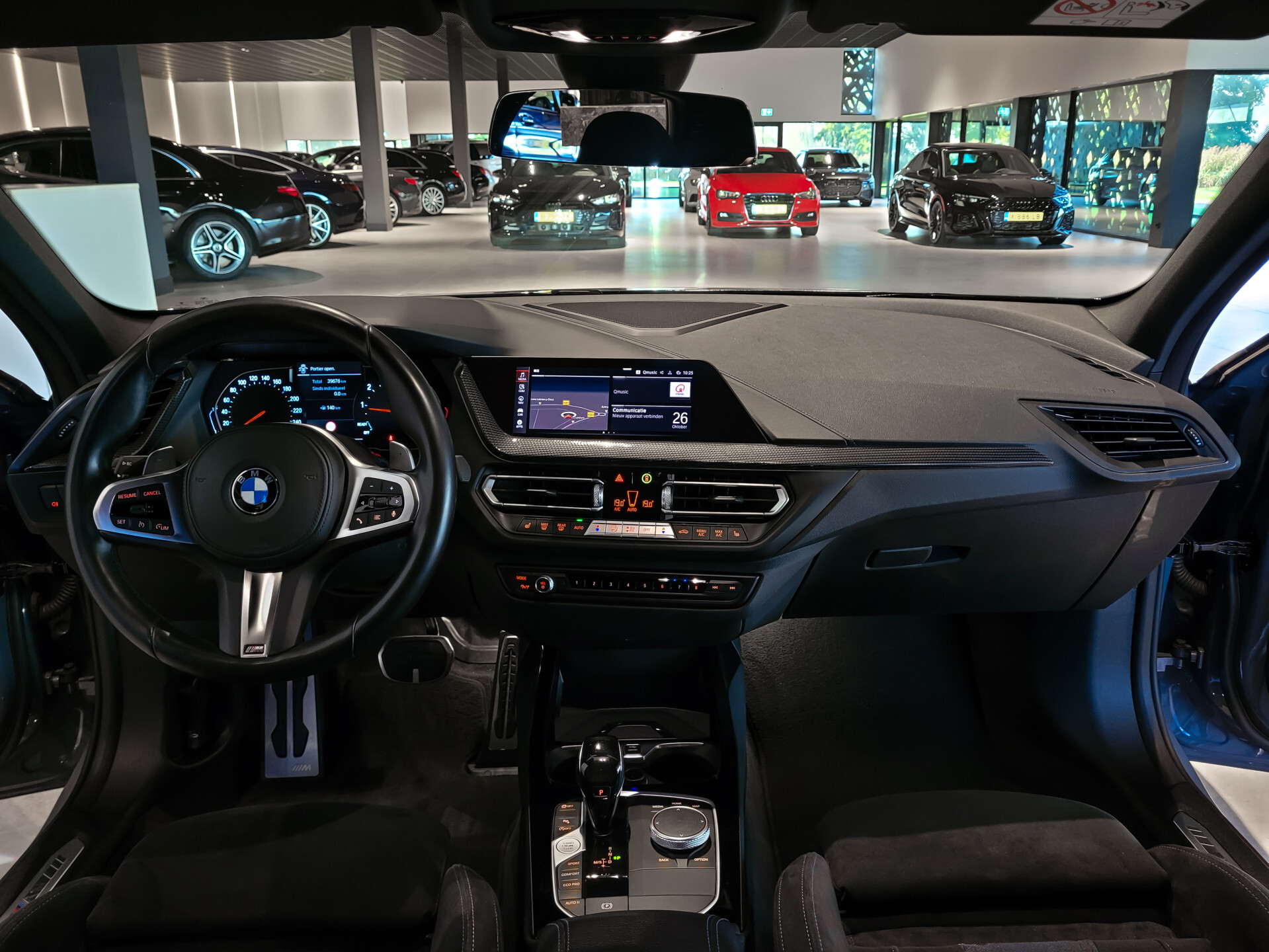 BMW 1-serie M135i xDrive Performance | Aerodynamica | Sportstoelen | Harman-Kardon | Active Guard | LED Foto 32