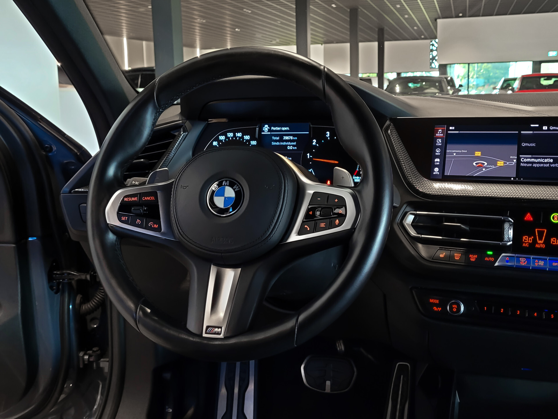 BMW 1-serie M135i xDrive Performance | Aerodynamica | Sportstoelen | Harman-Kardon | Active Guard | LED Foto 34