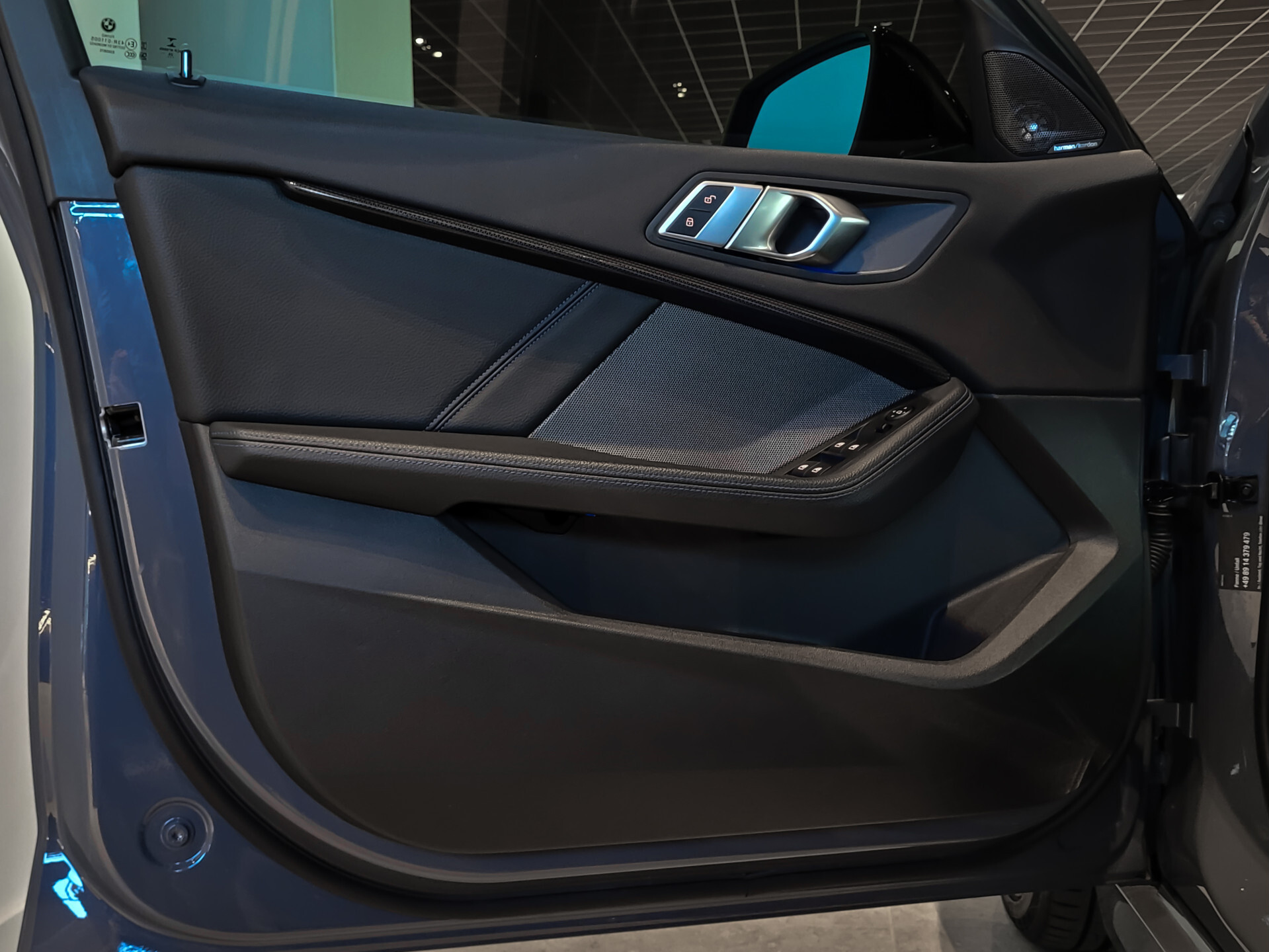 BMW 1-serie M135i xDrive Performance | Aerodynamica | Sportstoelen | Harman-Kardon | Active Guard | LED Foto 8