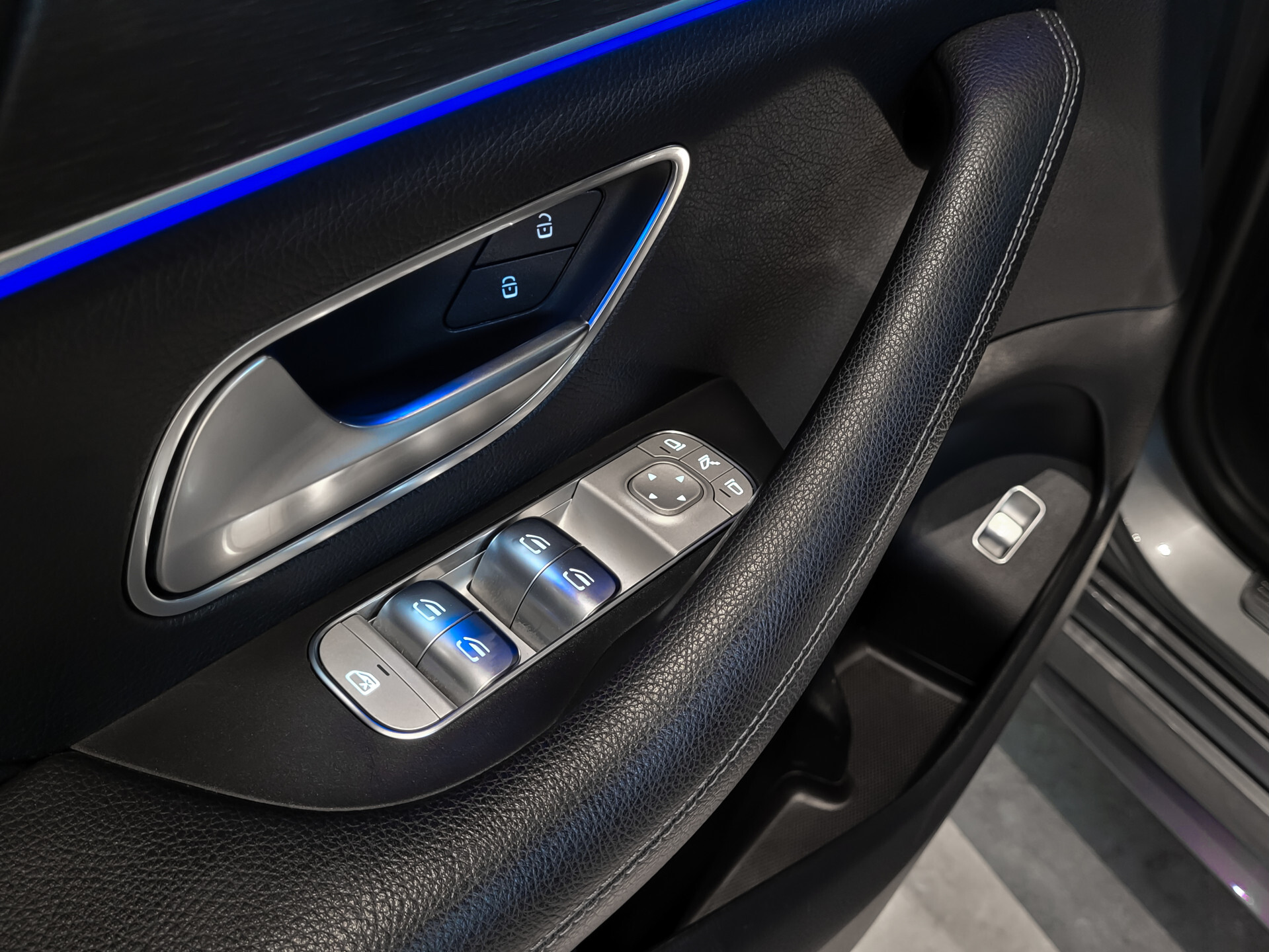 Mercedes-Benz GLE 450 4-M AMG Luchtvering | Distronic | Keyless | 22" | Panoramadak | HUD | Burmester | Trekhaak Foto 12