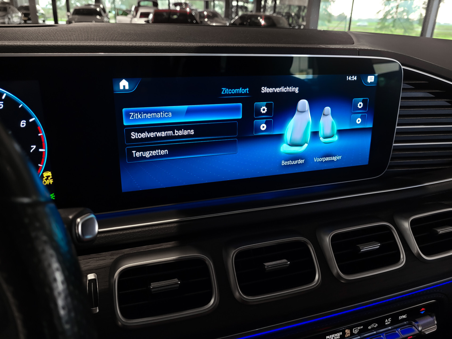 Mercedes-Benz GLE 450 4-M AMG Luchtvering | Distronic | Keyless | 22" | Panoramadak | HUD | Burmester | Trekhaak Foto 15