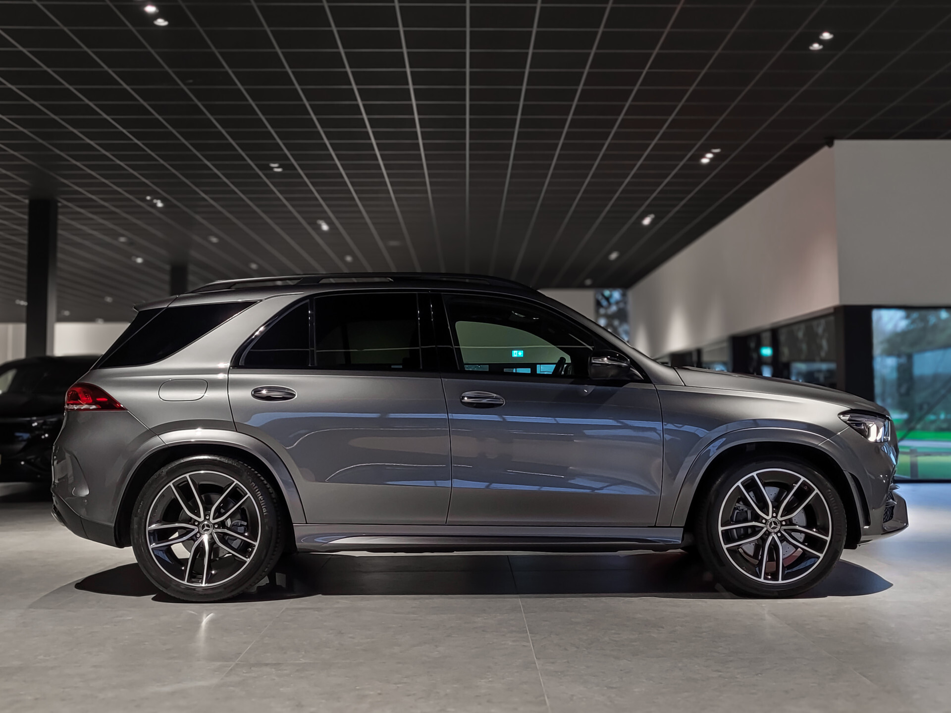 Mercedes-Benz GLE 450 4-M AMG Luchtvering | Distronic | Keyless | 22" | Panoramadak | HUD | Burmester | Trekhaak Foto 3
