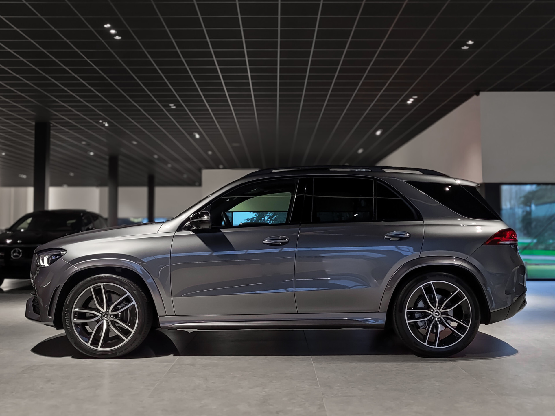 Mercedes-Benz GLE 450 4-M AMG Luchtvering | Distronic | Keyless | 22" | Panoramadak | HUD | Burmester | Trekhaak Foto 4