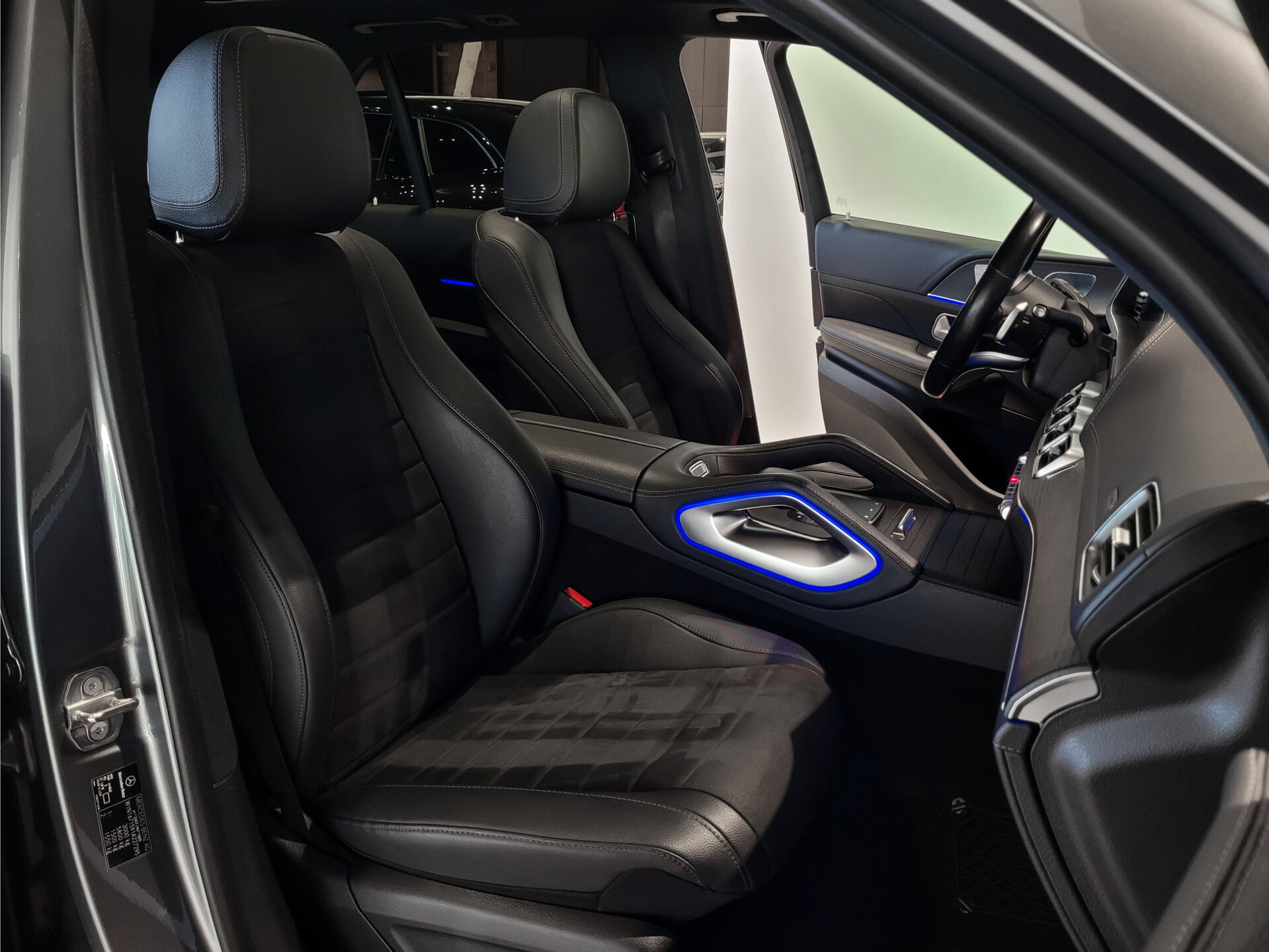 Mercedes-Benz GLE 450 4-M AMG Luchtvering | Distronic | Keyless | 22" | Panoramadak | HUD | Burmester | Trekhaak Foto 5