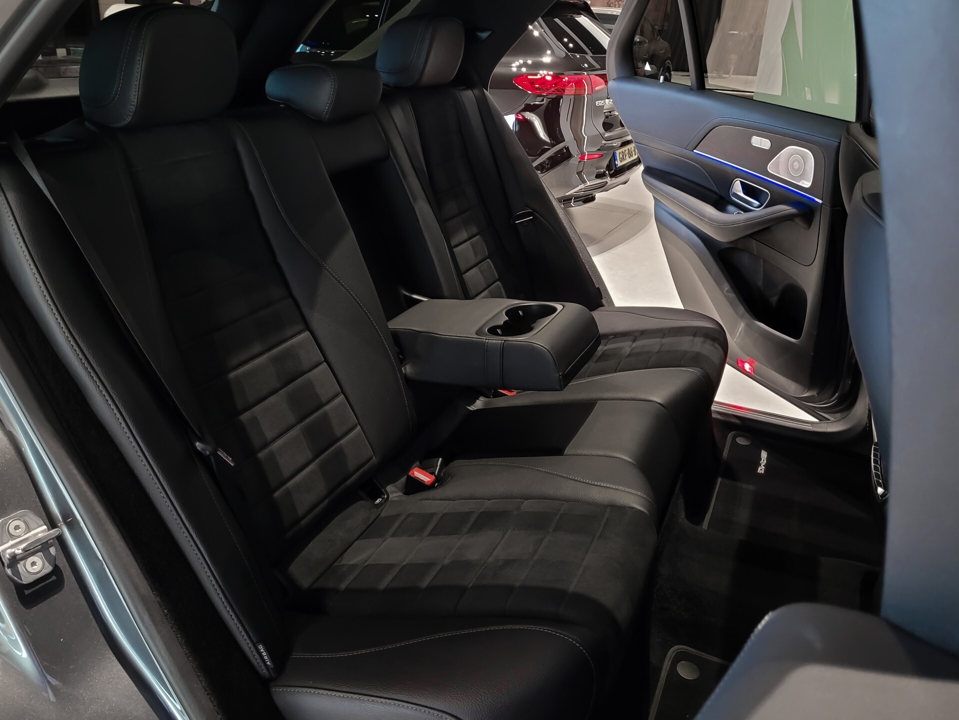 Mercedes-Benz GLE 450 4-M AMG Luchtvering | Distronic | Keyless | 22" | Panoramadak | HUD | Burmester | Trekhaak Foto 6