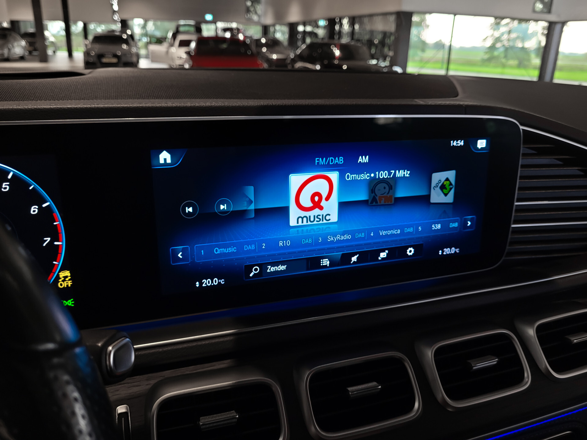 Mercedes-Benz GLE 450 4-M AMG Luchtvering | Distronic | Keyless | 22" | Panoramadak | HUD | Burmester | Trekhaak Foto 9