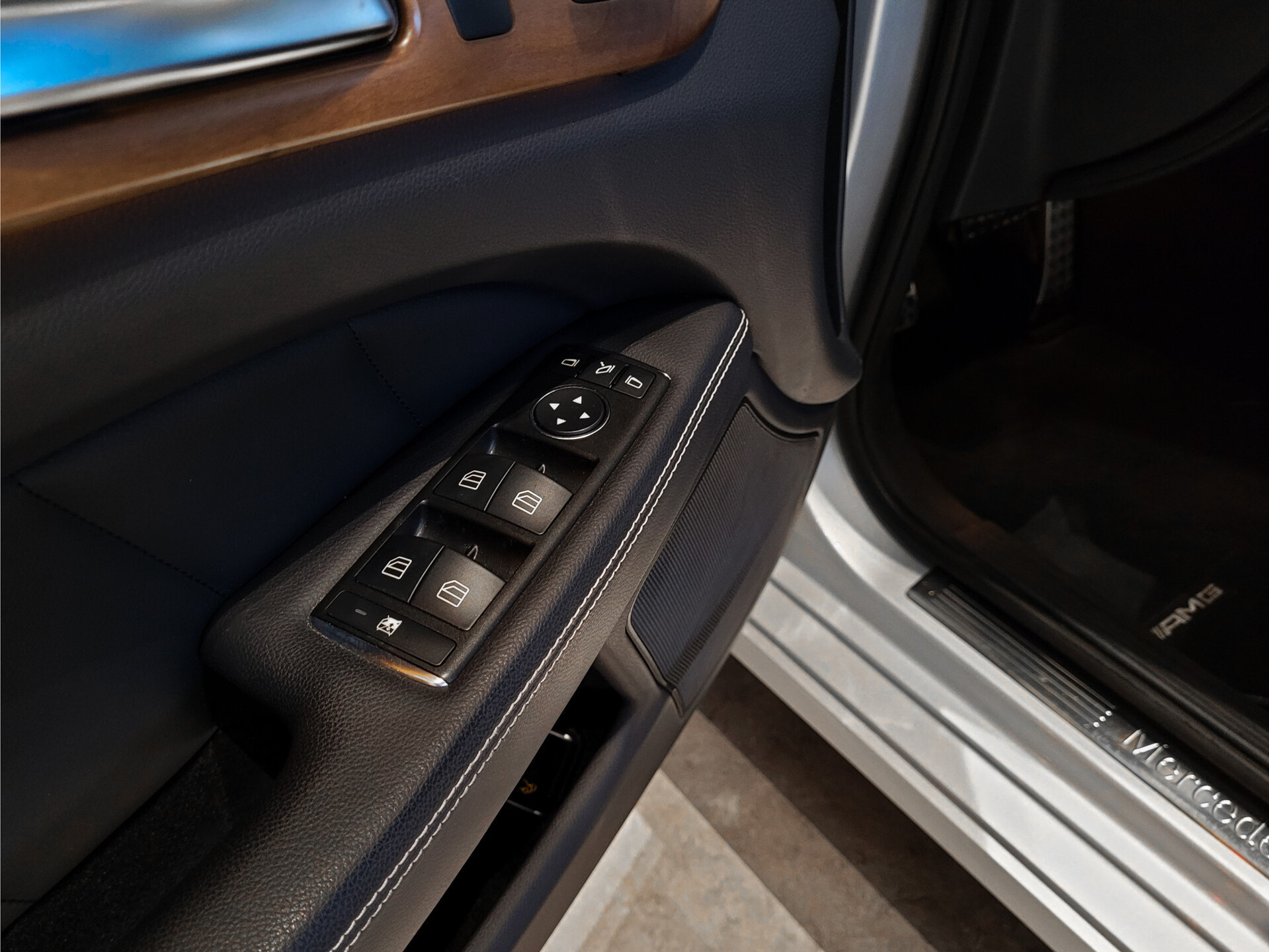 Mercedes-Benz CLS-Klasse 500 AMG Luchtvering | Schuifdak | Keyless | Distronic | Harman-Kardon | Massage | Nightvision | Dealer onderhouden Foto 12